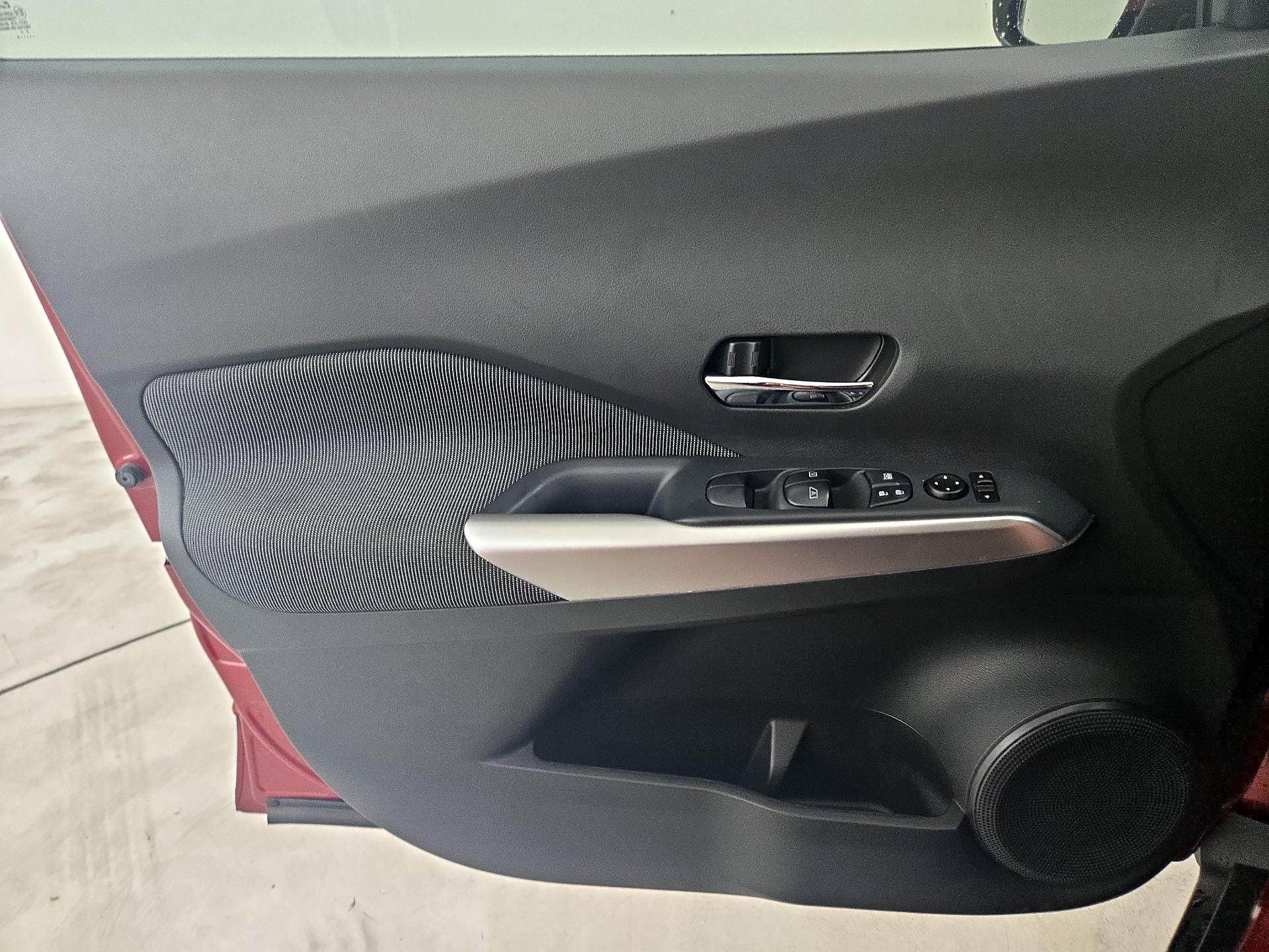 Thumbnail: 2019 Nissan Kicks - 12