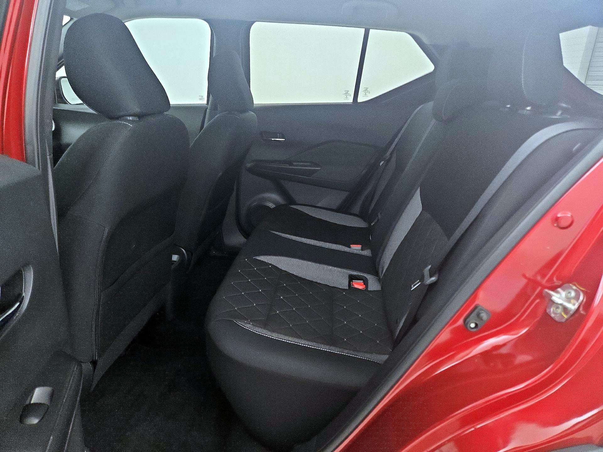 Thumbnail: 2019 Nissan Kicks - 19