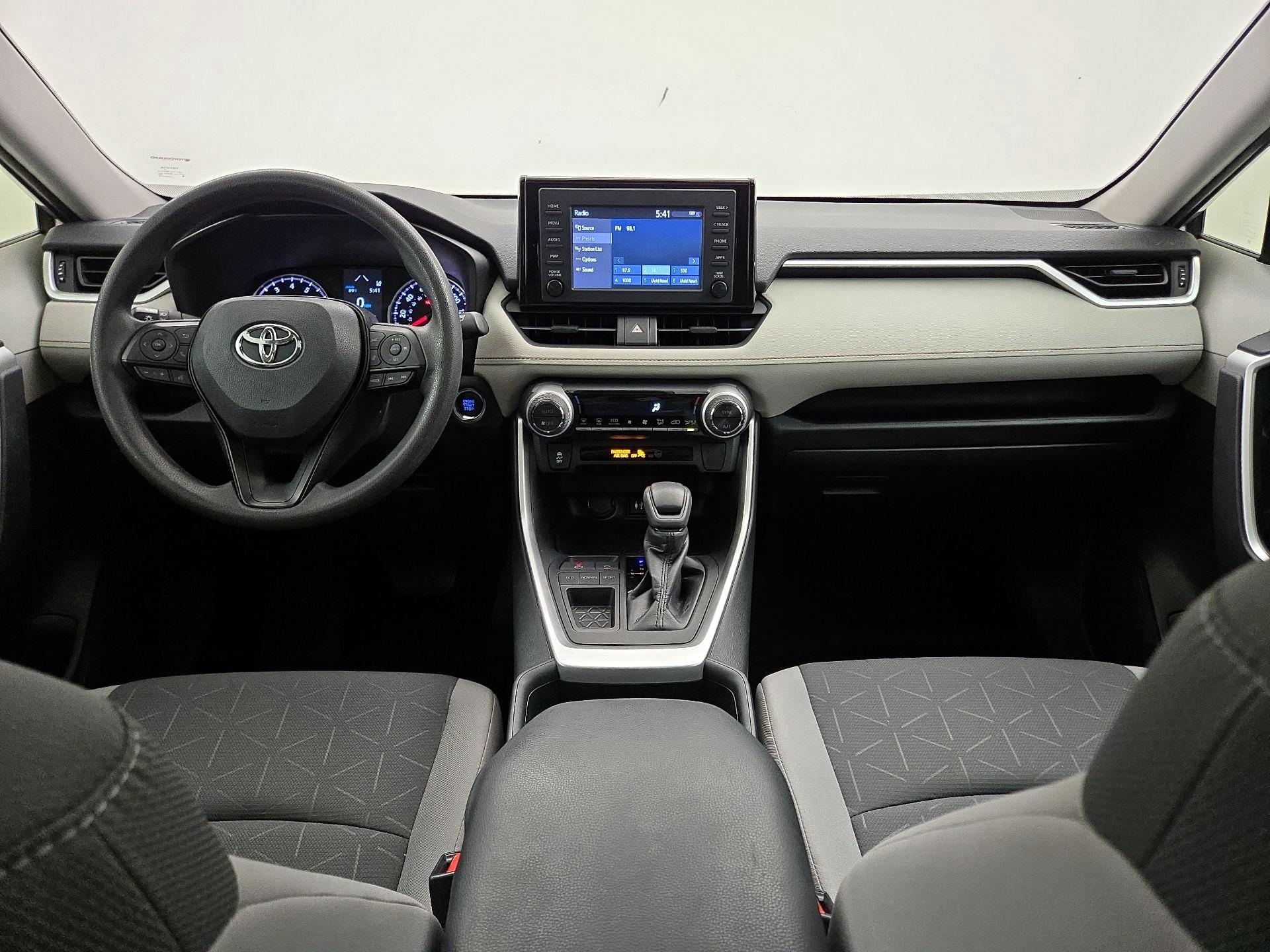 Thumbnail: 2019 Toyota RAV4 - 9