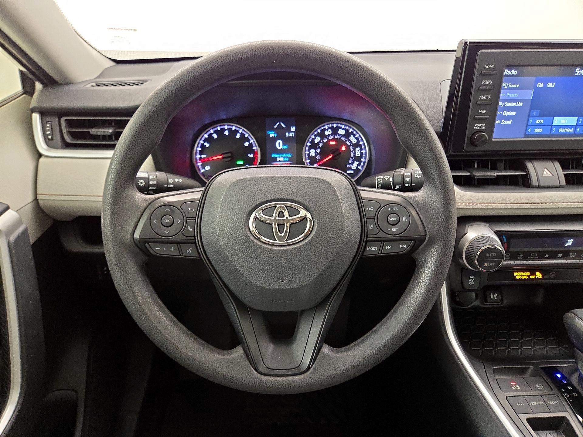 Thumbnail: 2019 Toyota RAV4 - 10