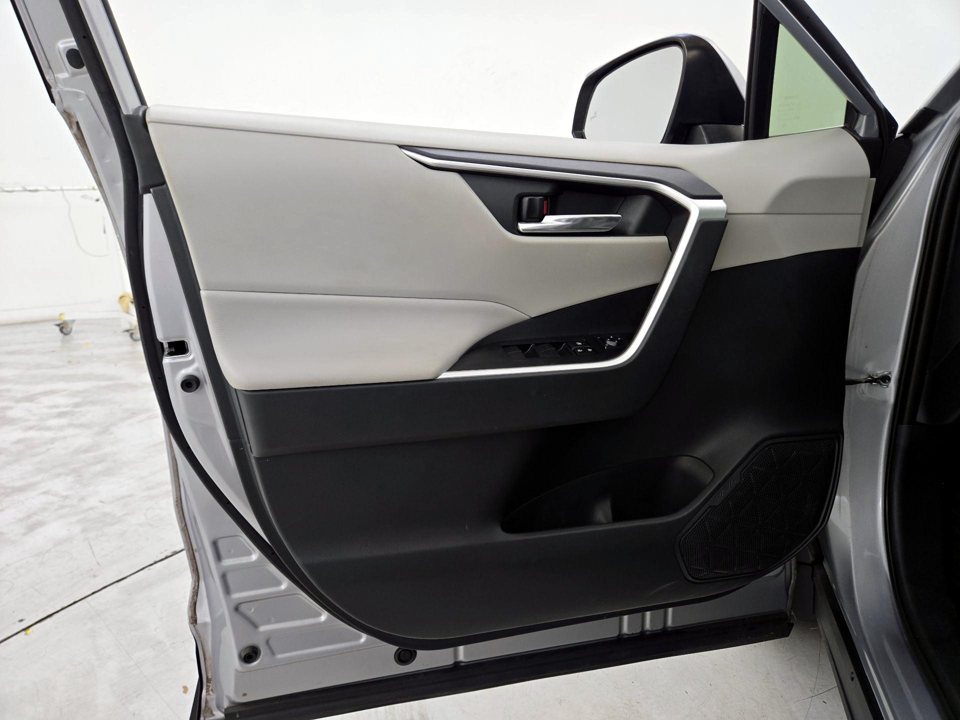 Thumbnail: 2019 Toyota RAV4 - 12
