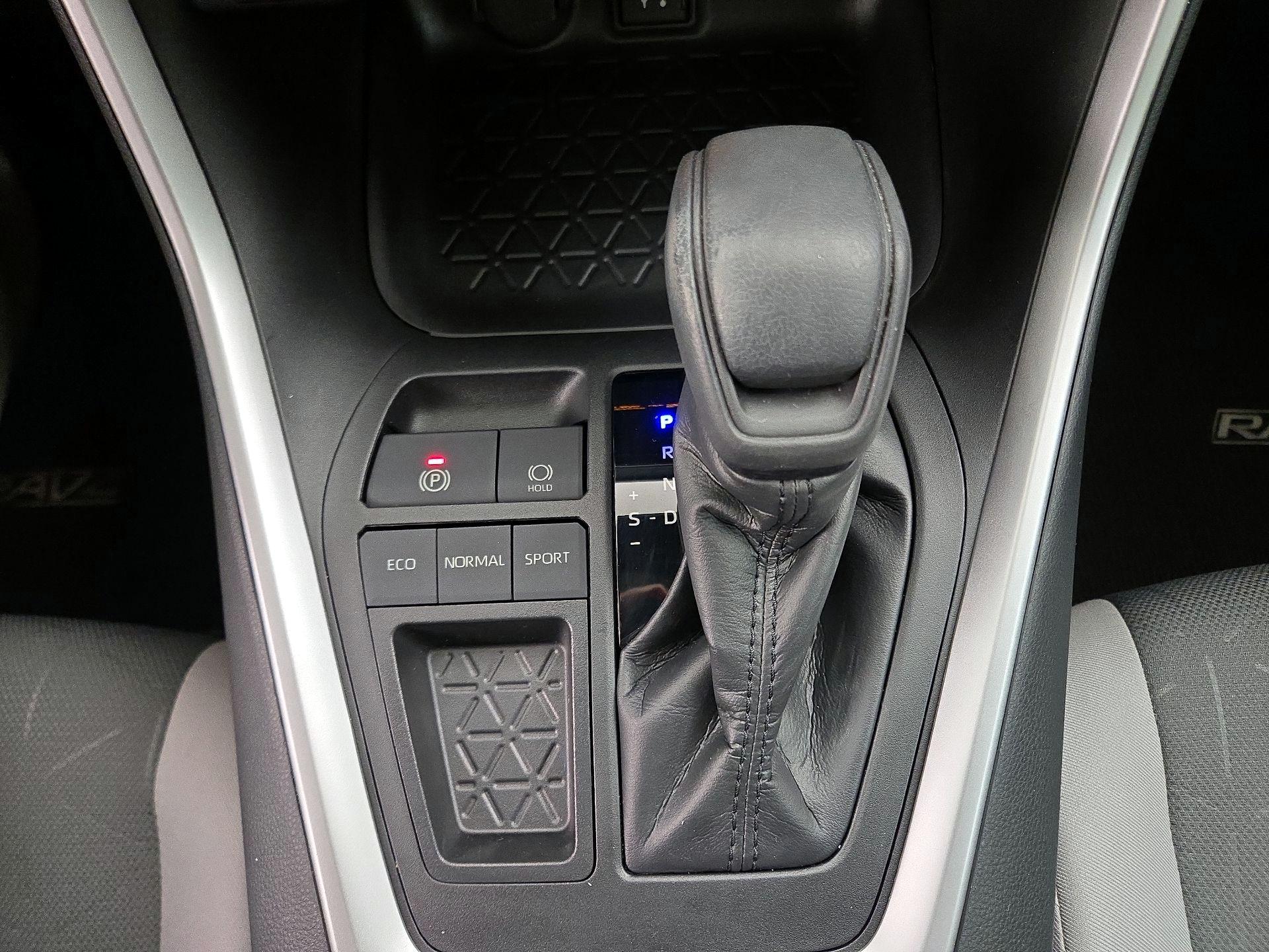 Thumbnail: 2019 Toyota RAV4 - 17