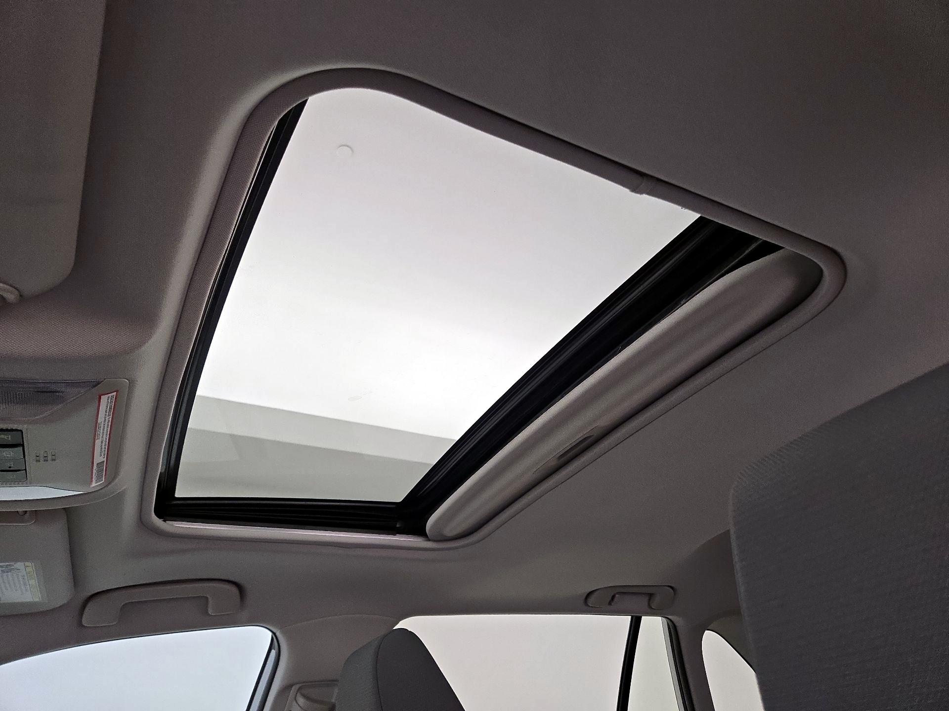 Thumbnail: 2019 Toyota RAV4 - 19