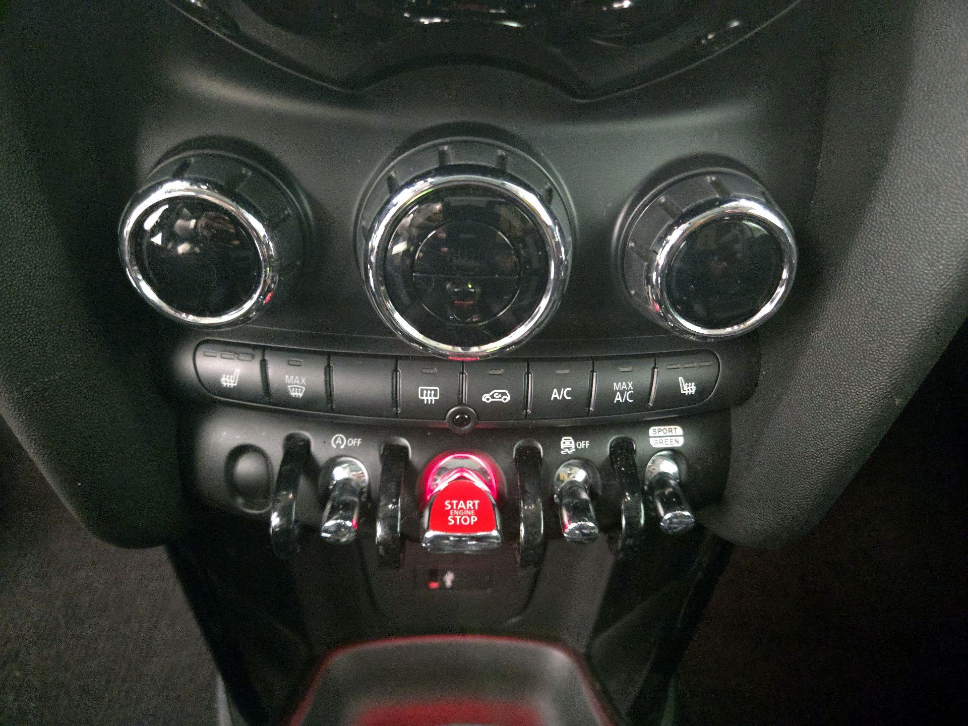 Thumbnail: 2019 MINI Cooper Hardtop - 16
