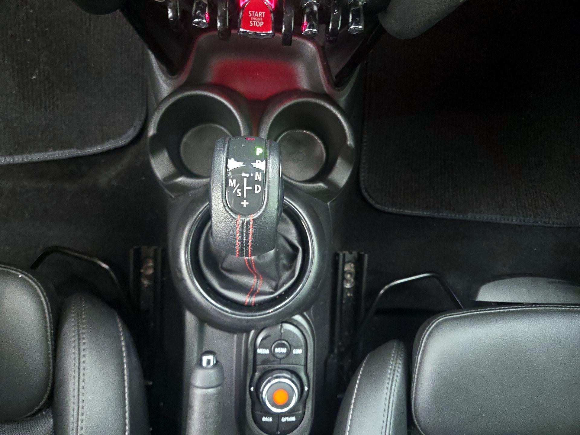 Thumbnail: 2019 MINI Cooper Hardtop - 17