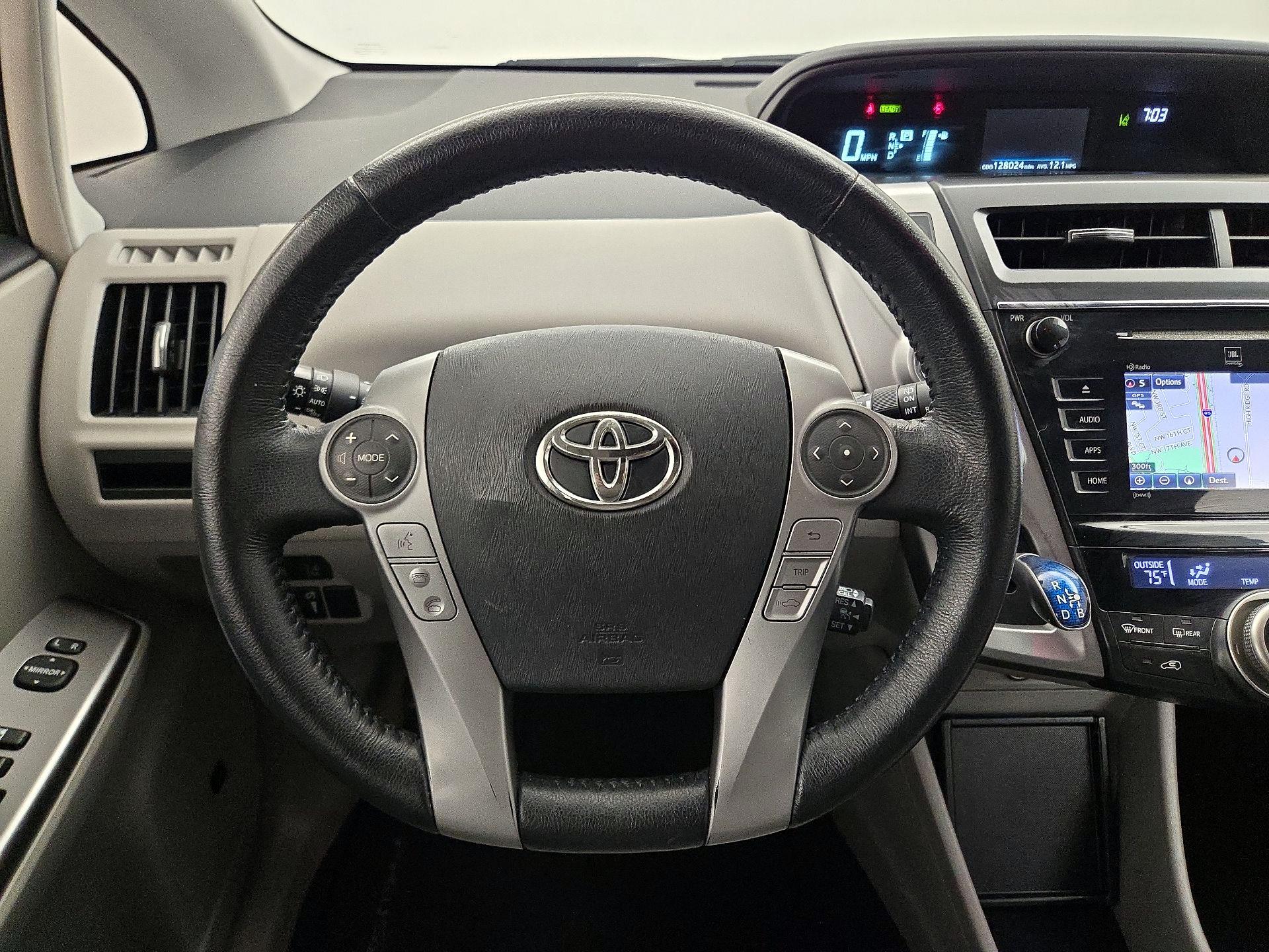 Thumbnail: 2017 Toyota Prius v - 10