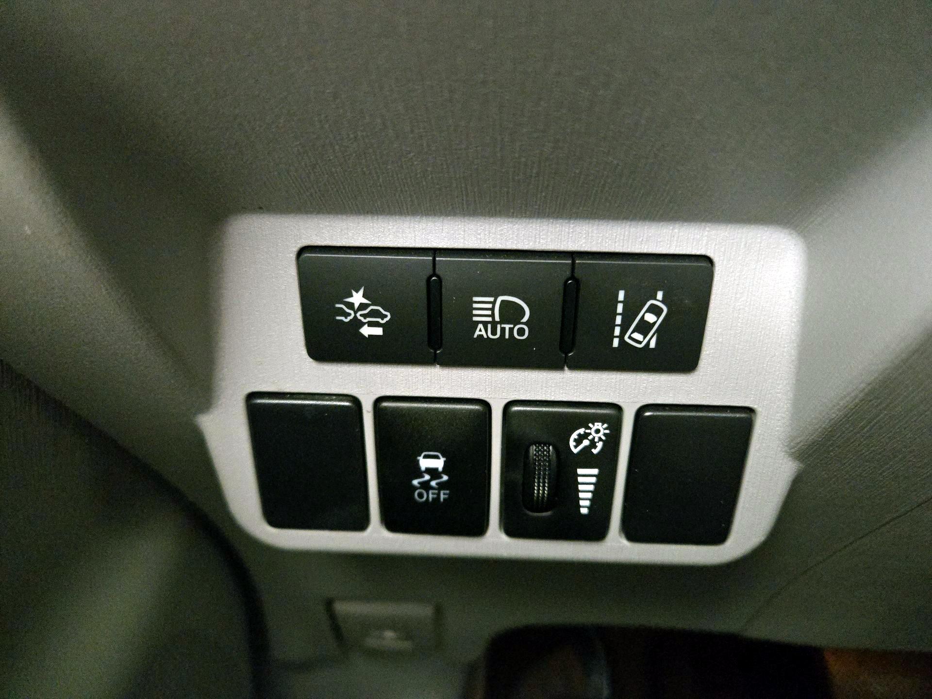 Thumbnail: 2017 Toyota Prius v - 13
