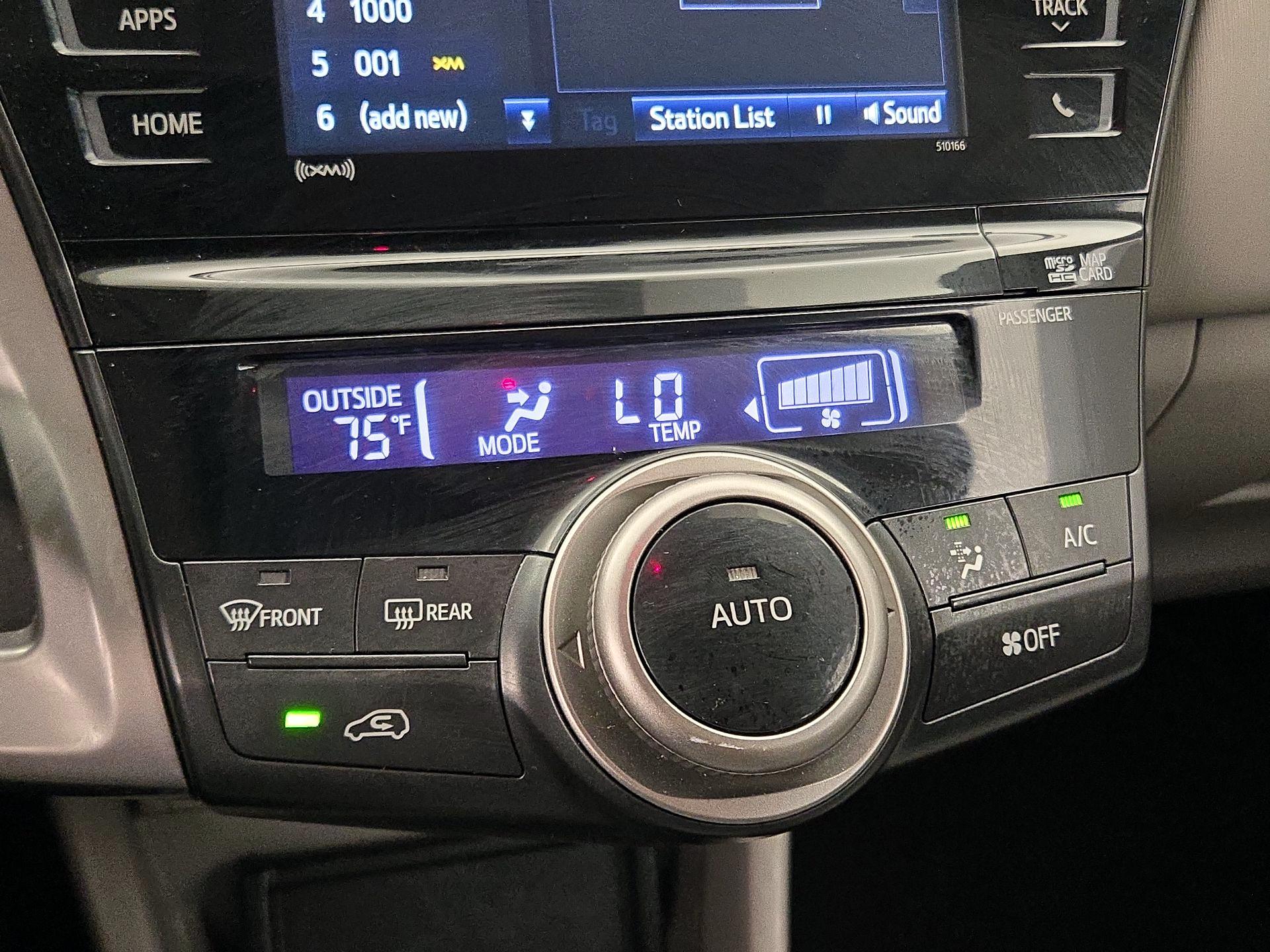 Thumbnail: 2017 Toyota Prius v - 17