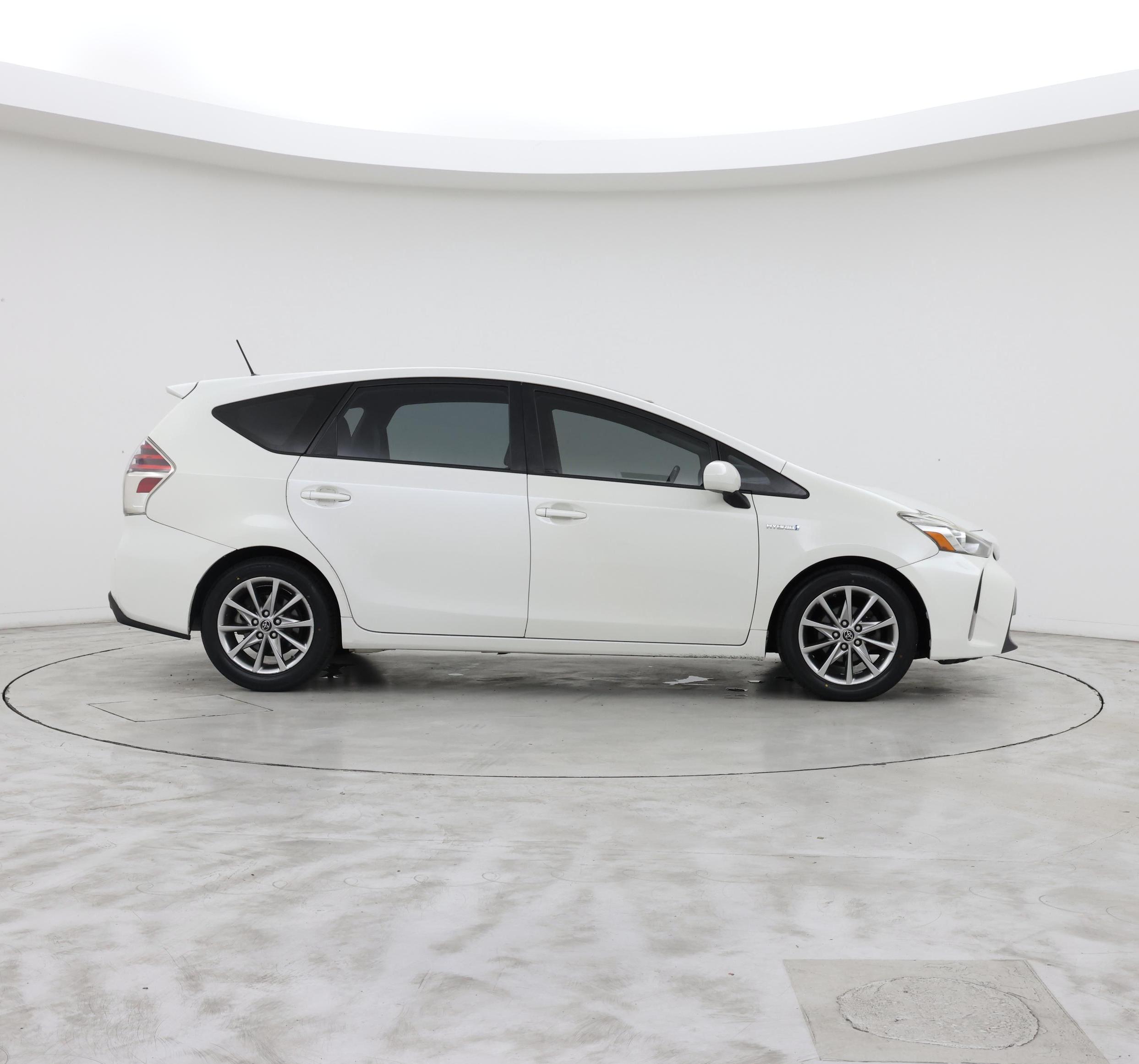 Thumbnail: 2017 Toyota Prius v - 7