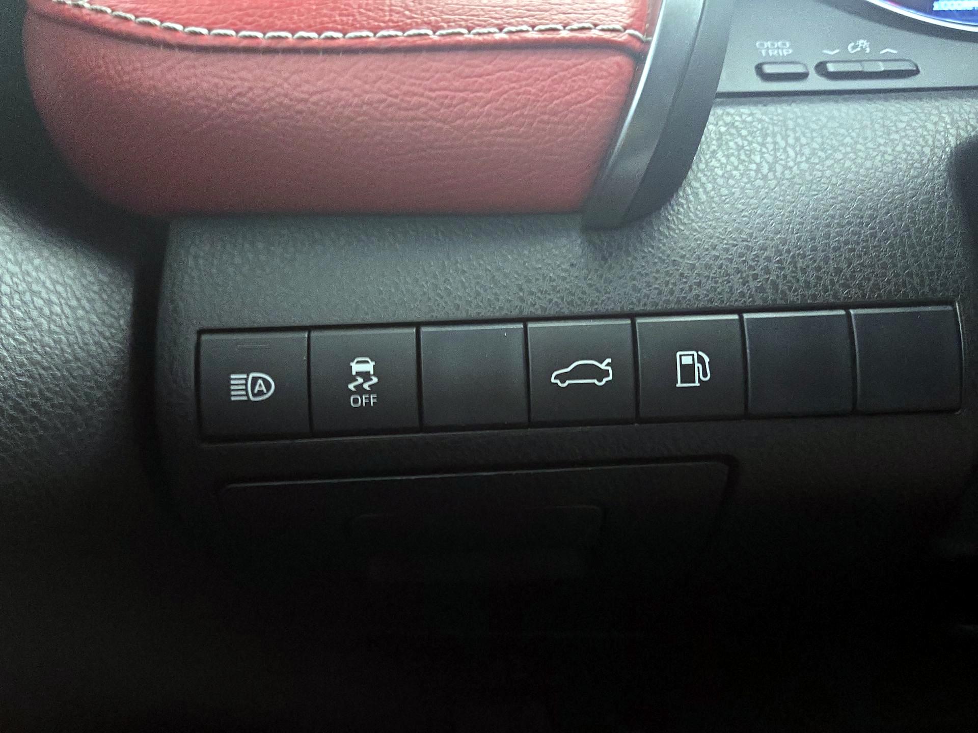 Thumbnail: 2018 Toyota Camry - 13