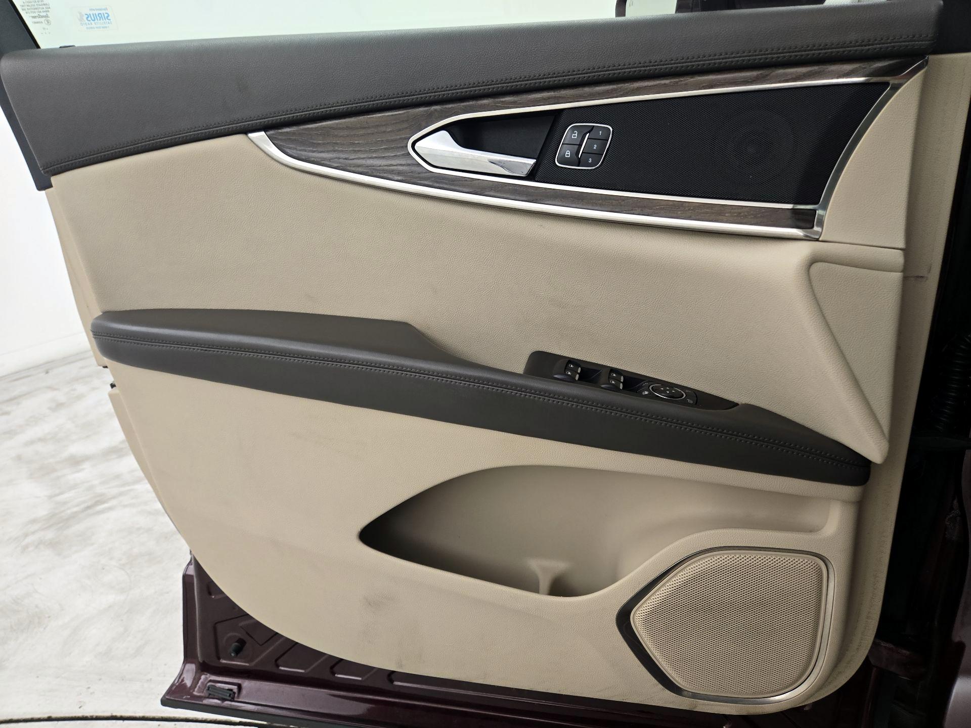 Thumbnail: 2017 Lincoln MKX - 10