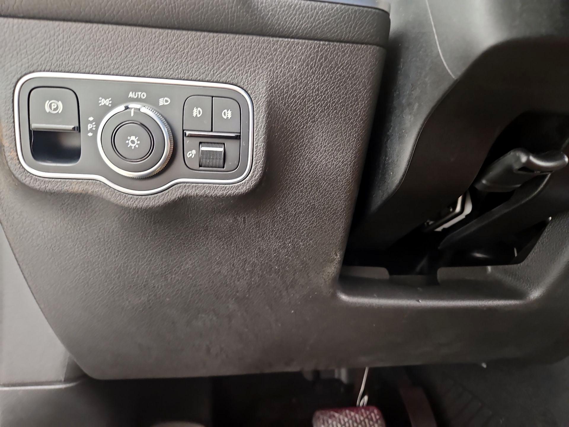 Thumbnail: 2020 Mercedes-Benz GLB - 13