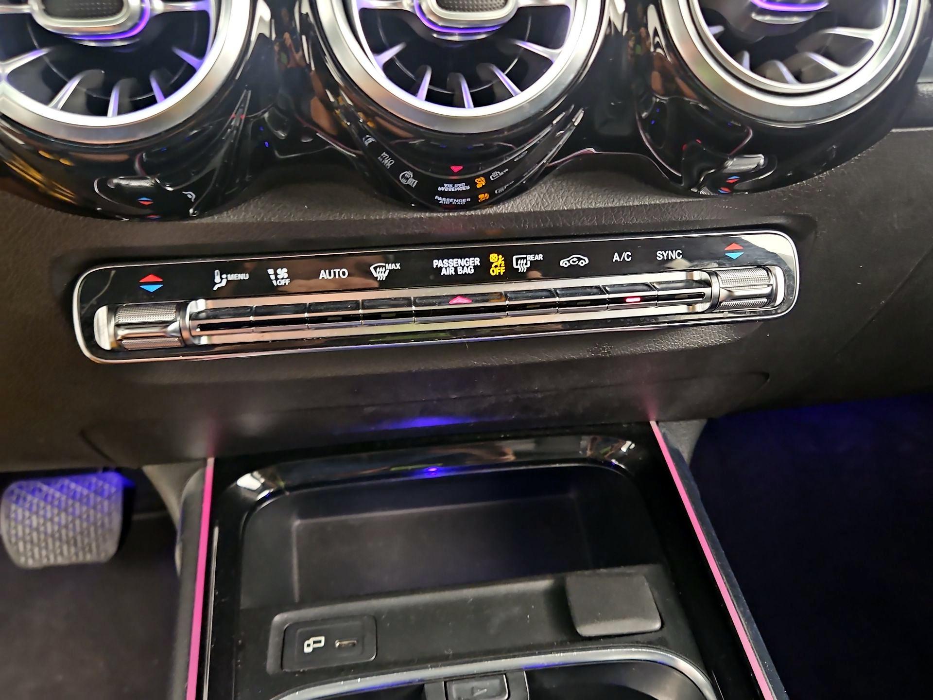 Thumbnail: 2020 Mercedes-Benz GLB - 16
