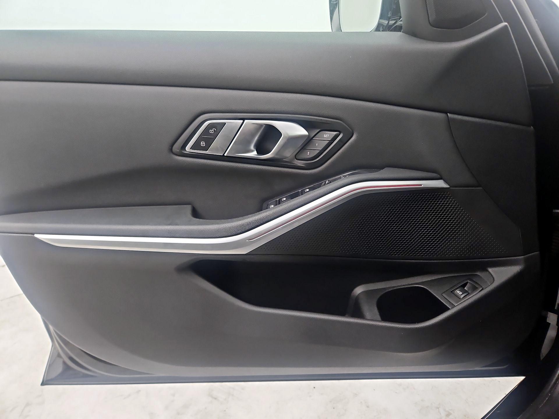Thumbnail: 2020 BMW 3 Series - 12