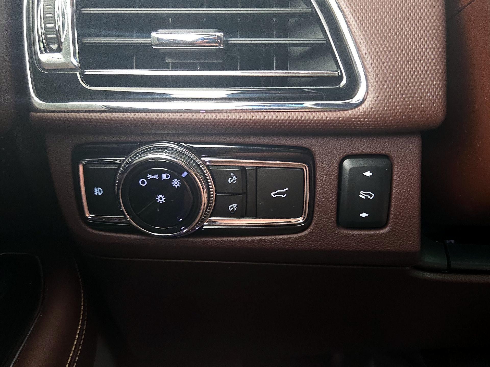 Thumbnail: 2019 Lincoln Navigator - 13