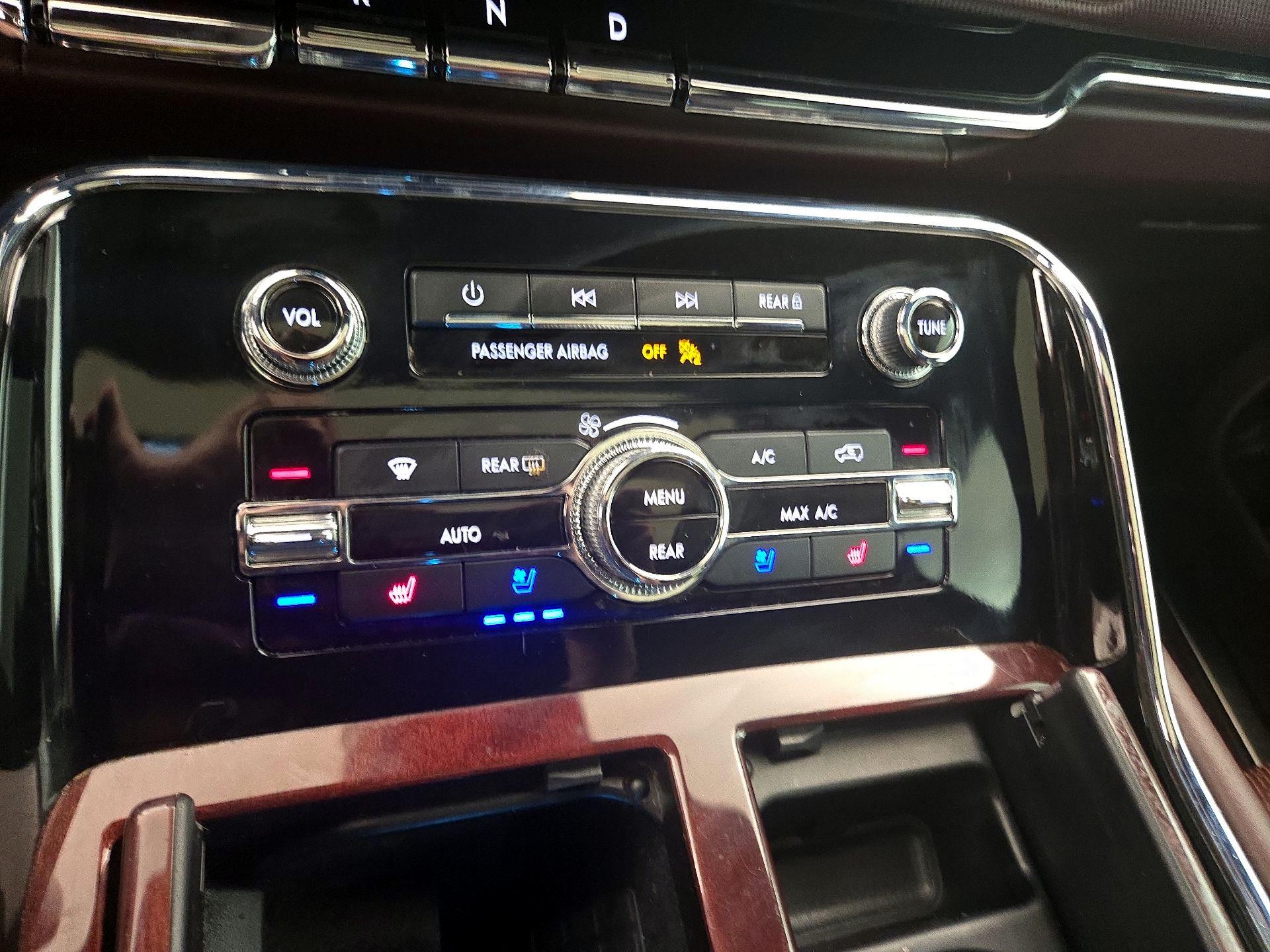 Thumbnail: 2019 Lincoln Navigator - 17