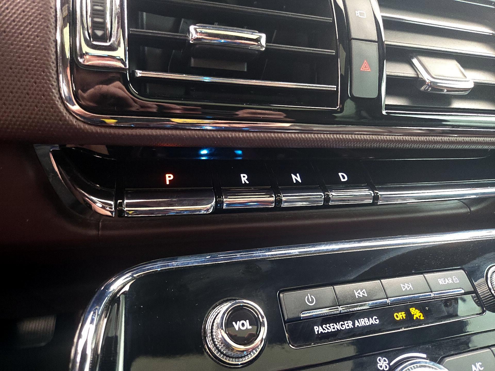 Thumbnail: 2019 Lincoln Navigator - 18