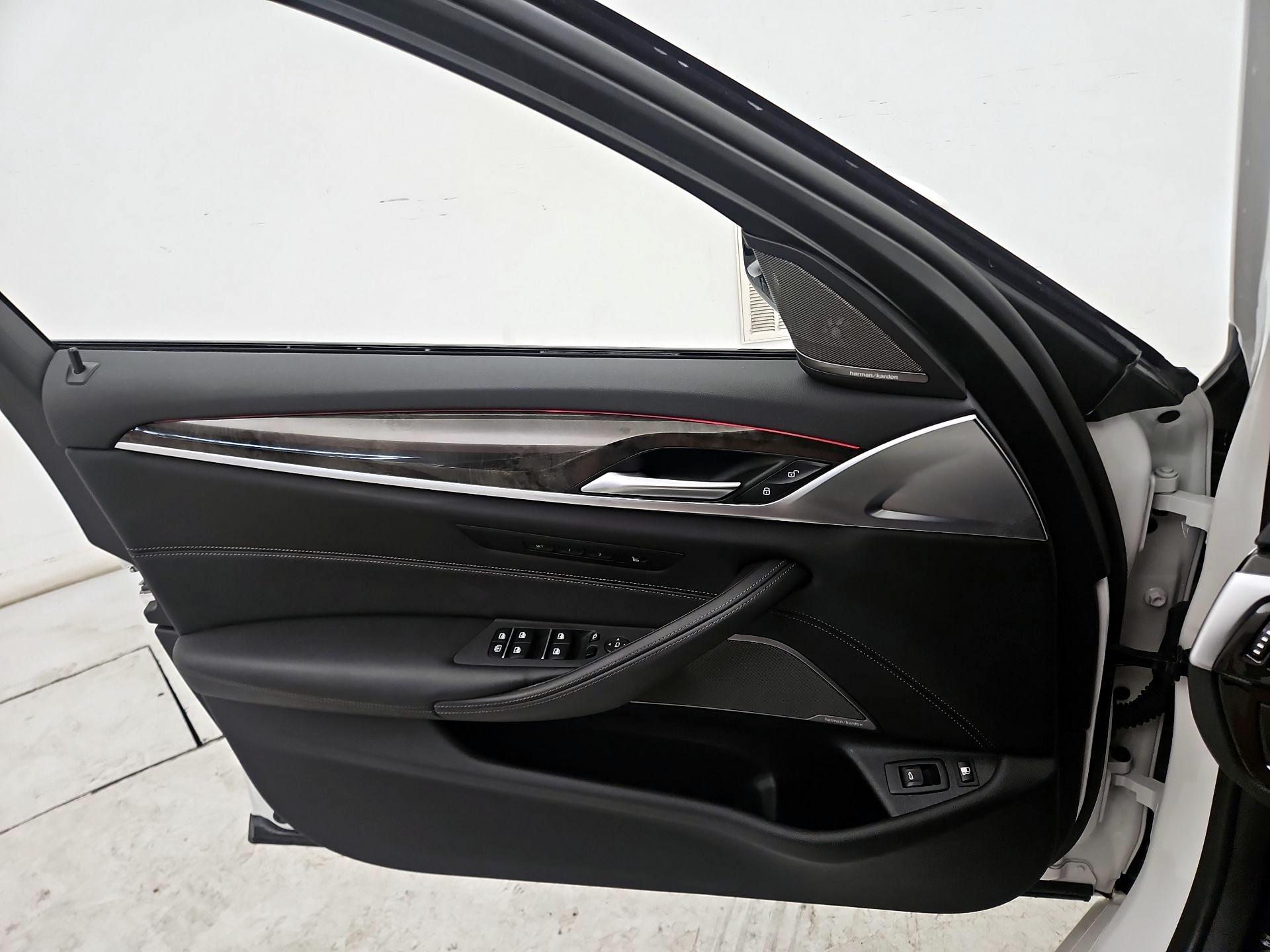Thumbnail: 2022 BMW 5 Series - 12