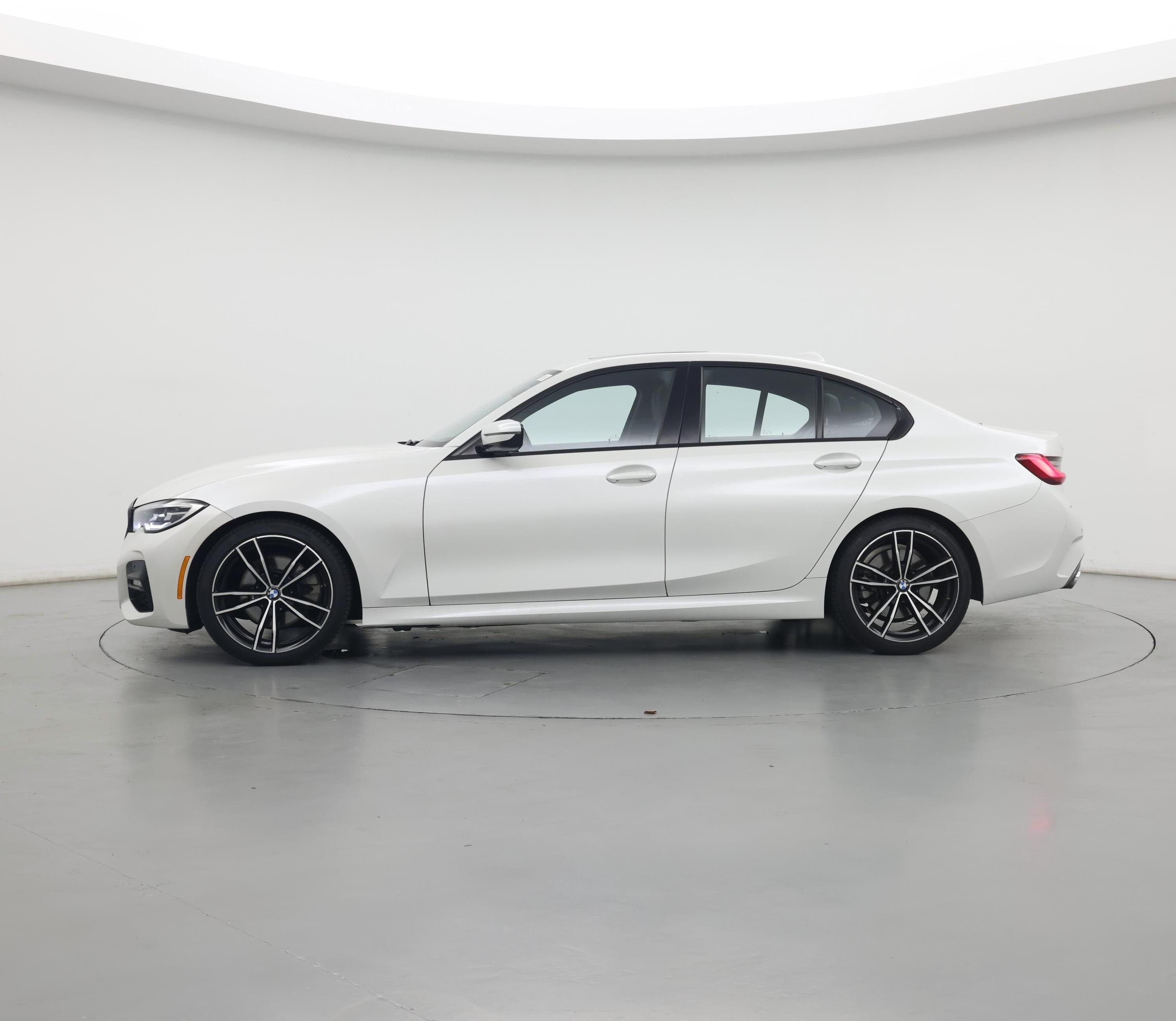 Thumbnail: 2021 BMW 3 Series - 3