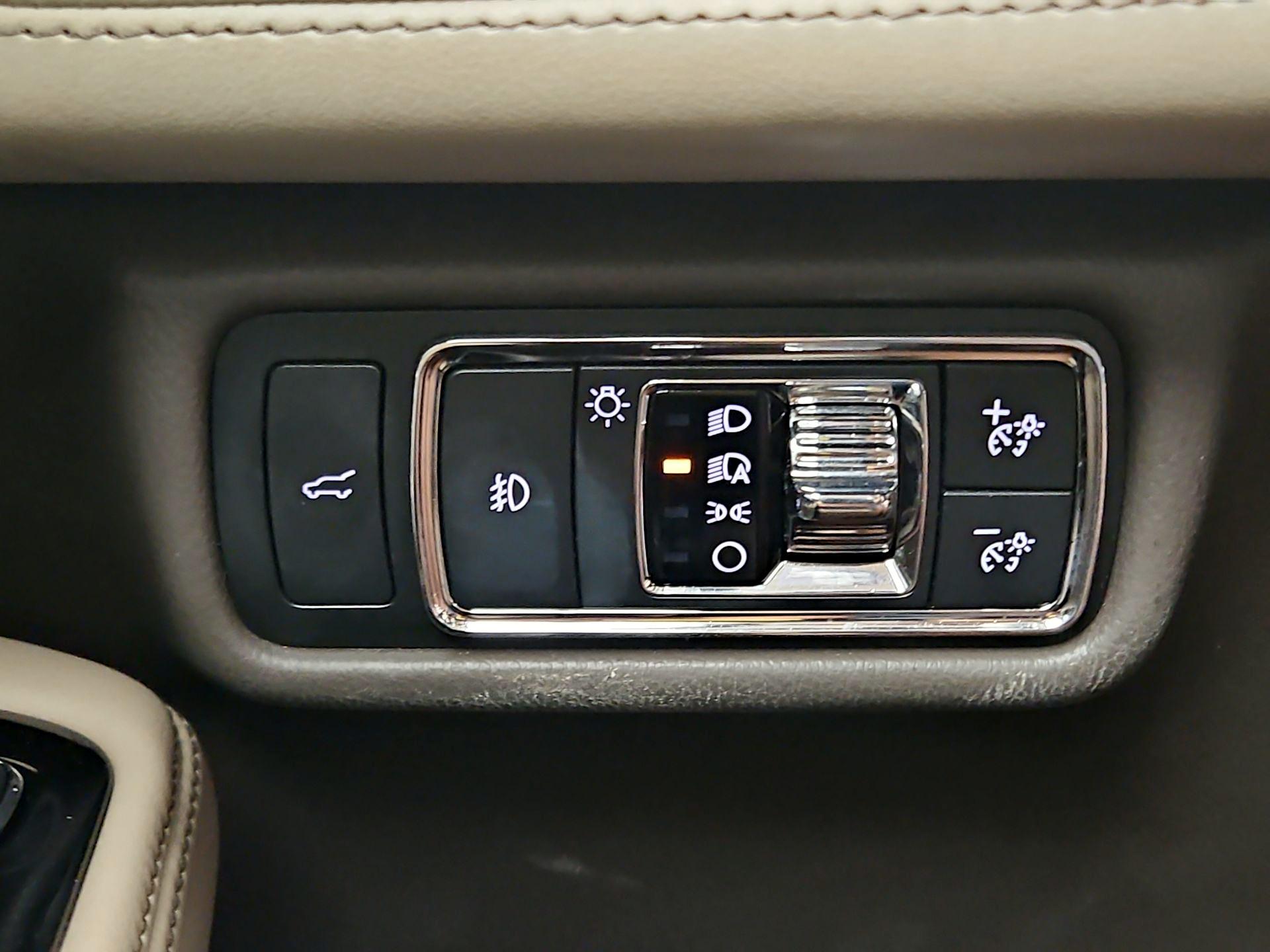 Thumbnail: 2020 Lincoln Aviator - 13