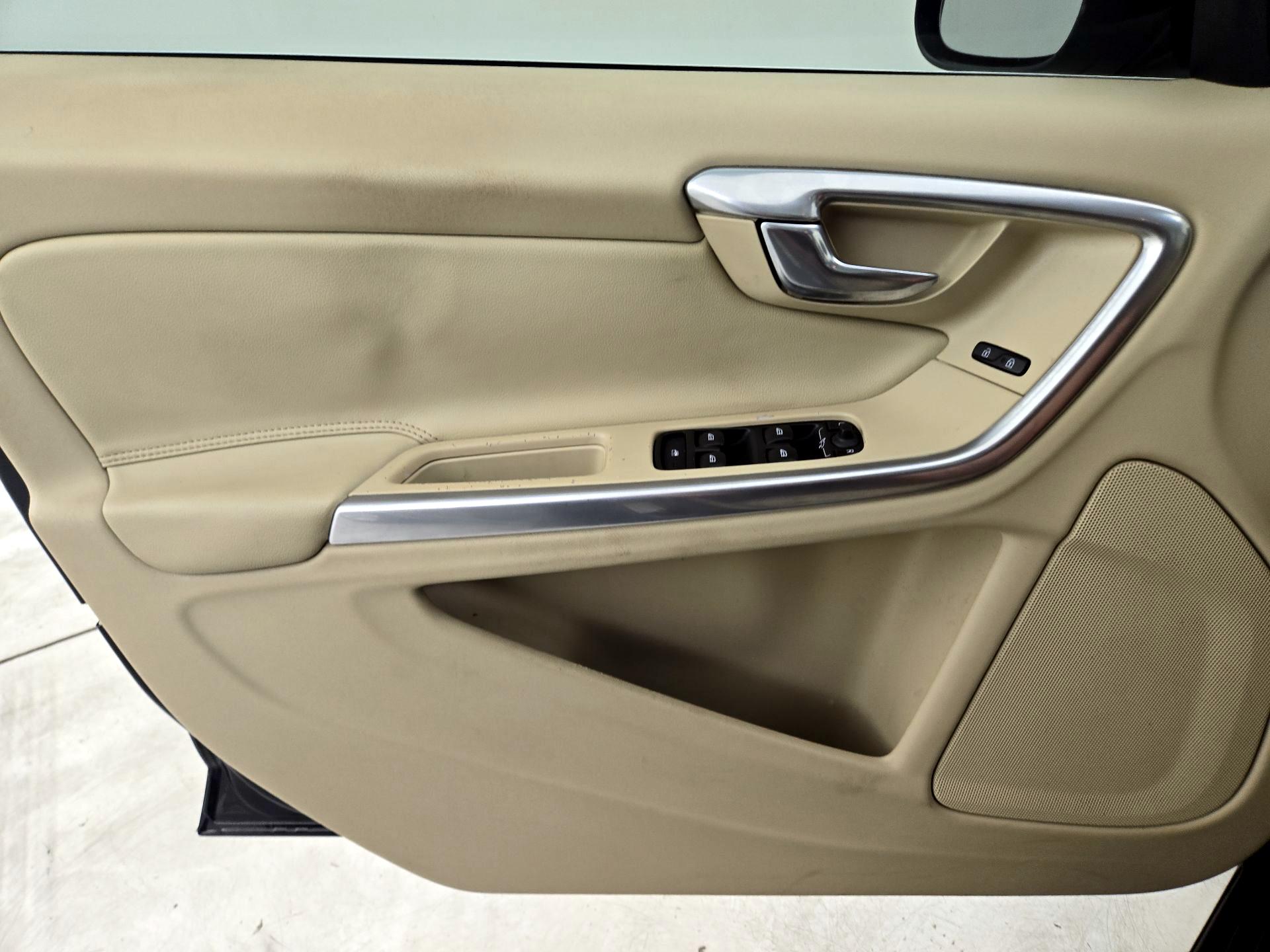 Thumbnail: 2016 Volvo S60 - 12
