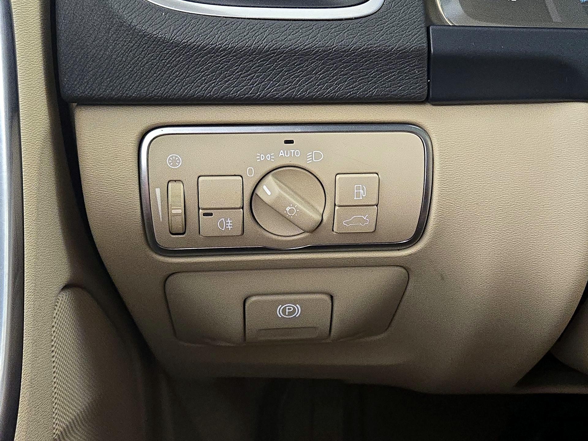 Thumbnail: 2016 Volvo S60 - 13