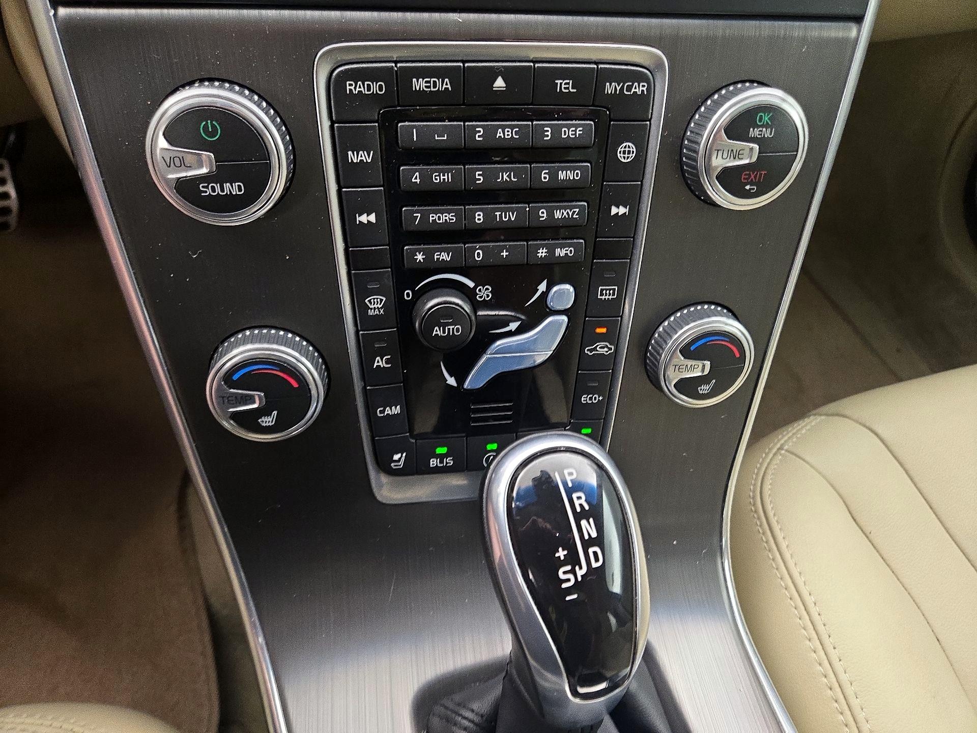 Thumbnail: 2016 Volvo S60 - 17