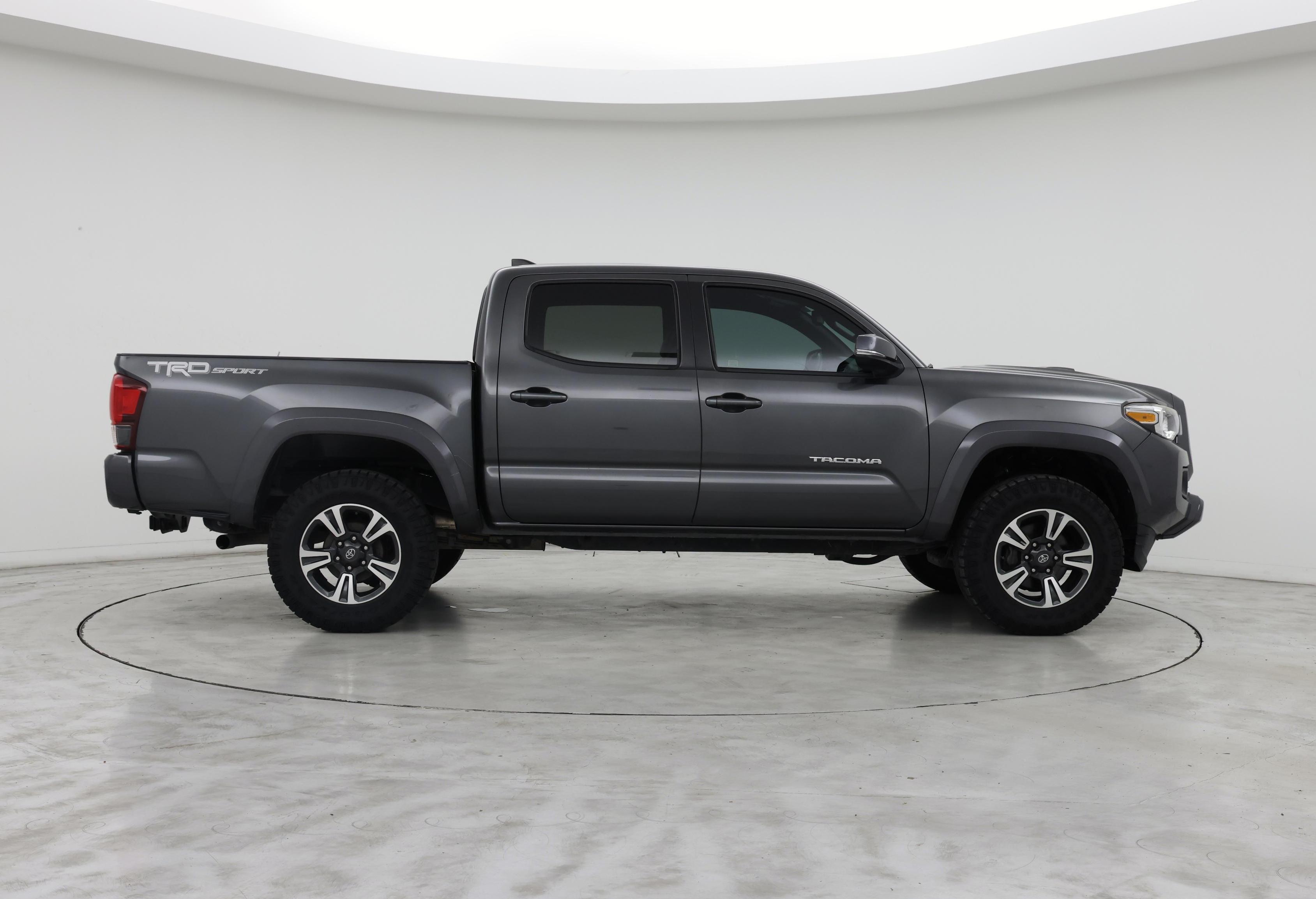 Thumbnail: 2019 Toyota Tacoma - 7