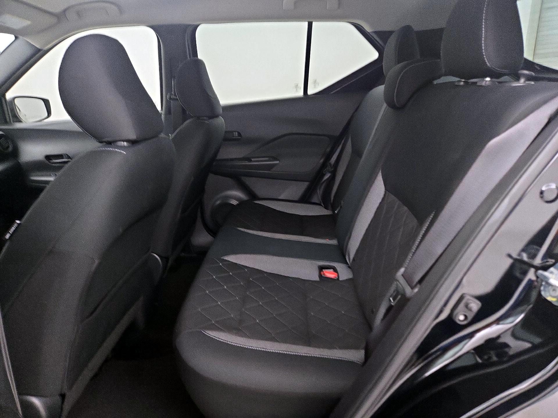 Thumbnail: 2019 Nissan Kicks - 19