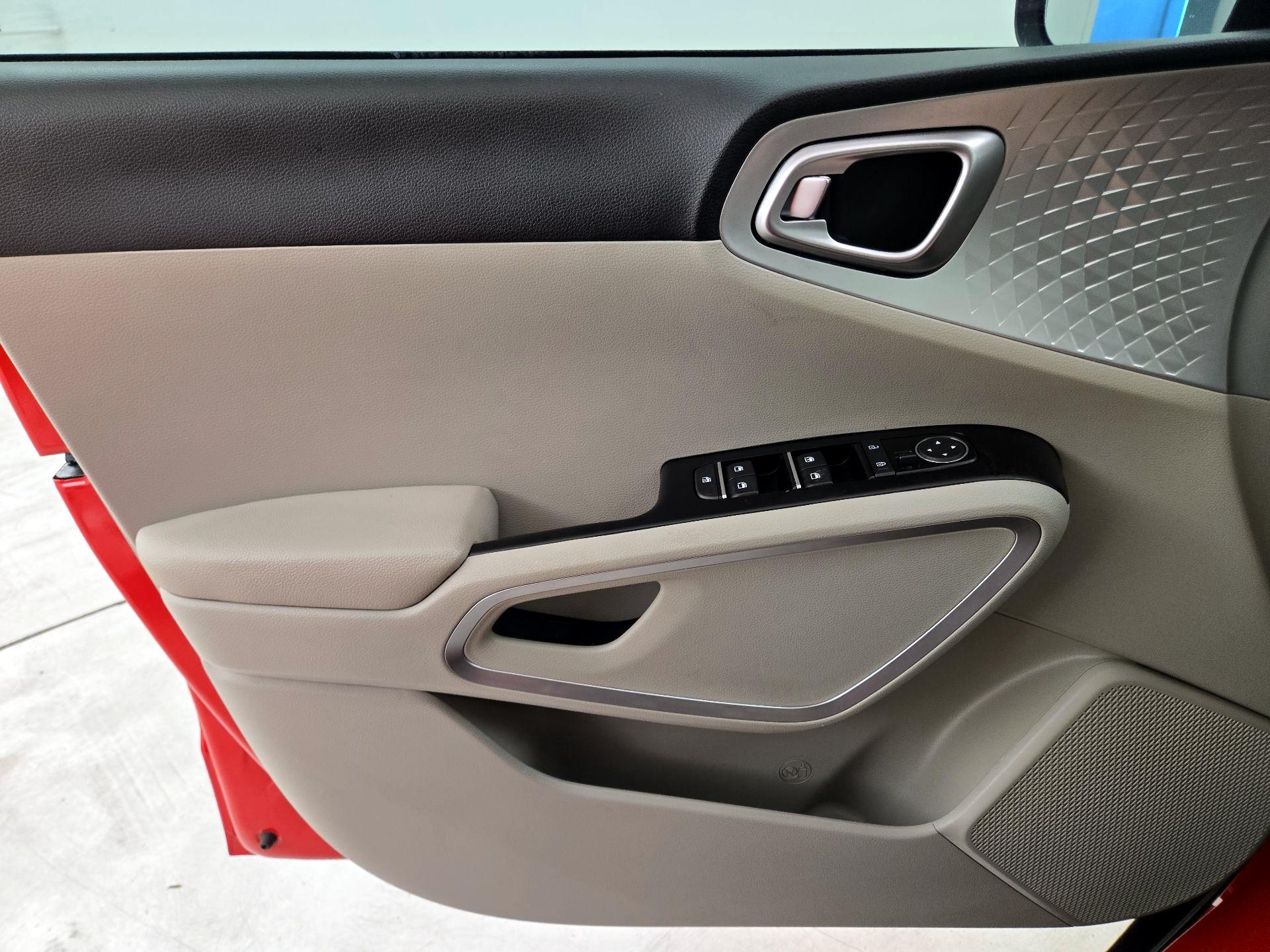 Thumbnail: 2023 Kia Soul - 12