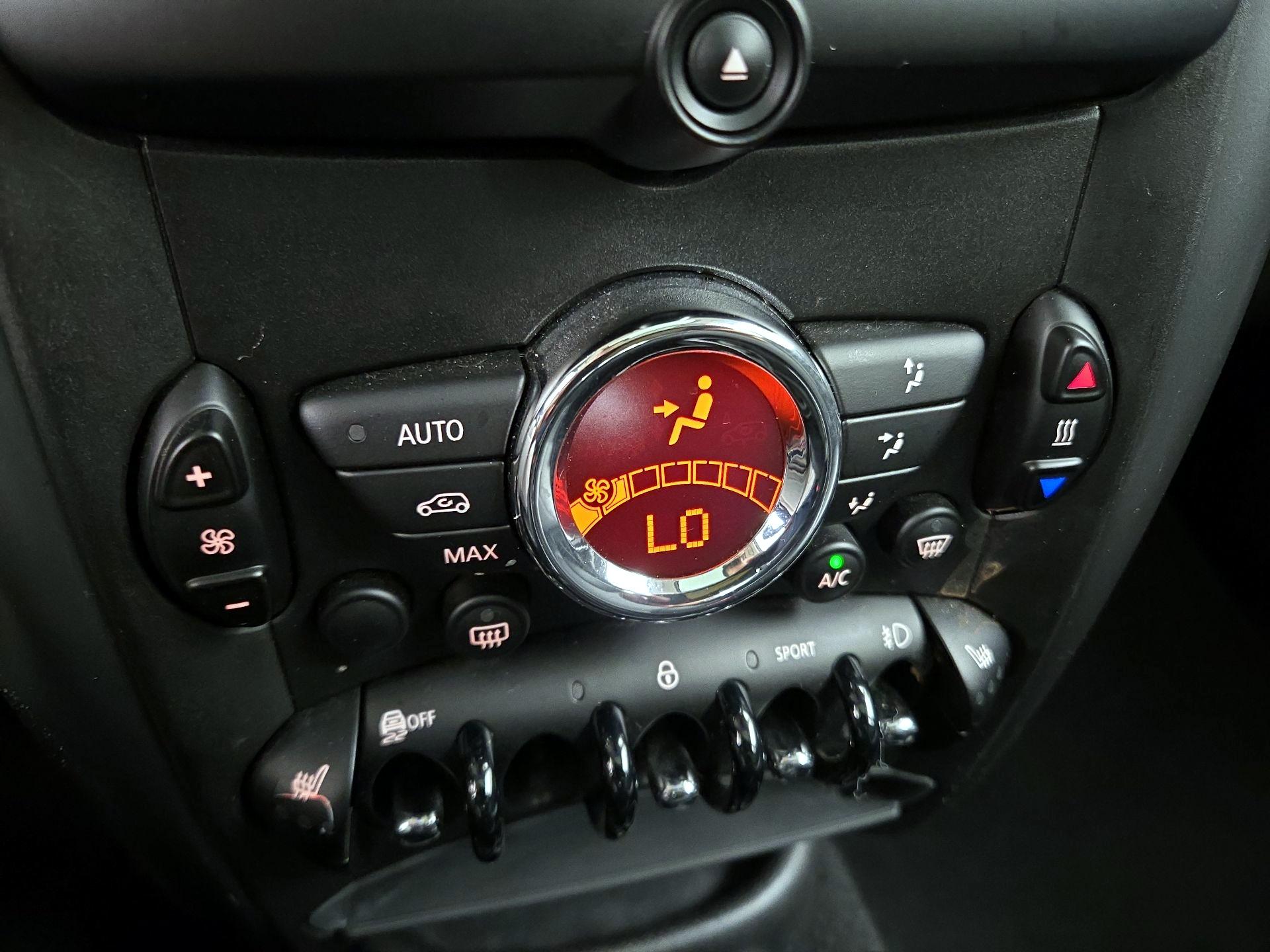 Thumbnail: 2015 MINI Cooper Countryman - 14