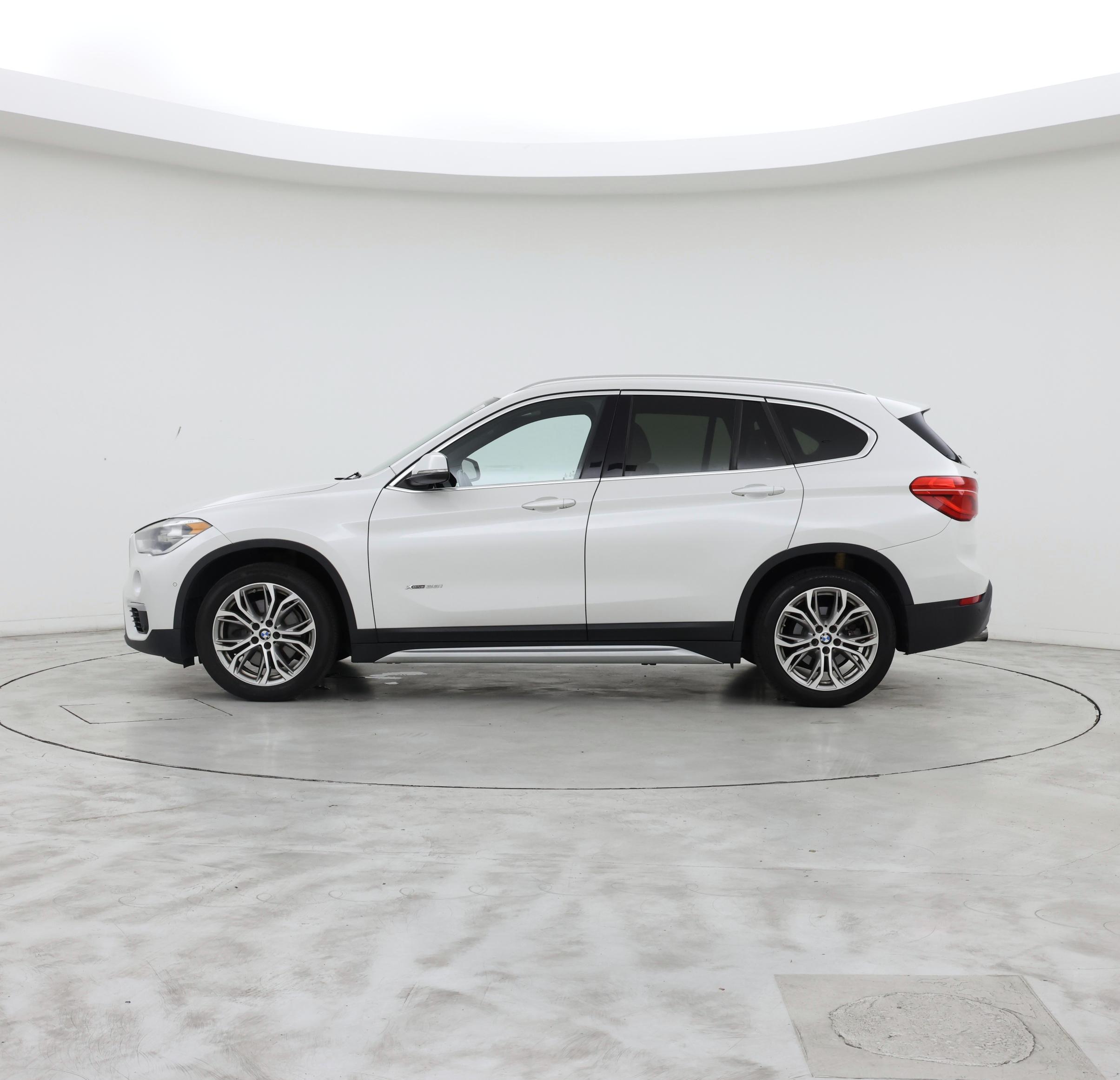 Thumbnail: 2017 BMW X1 - 3