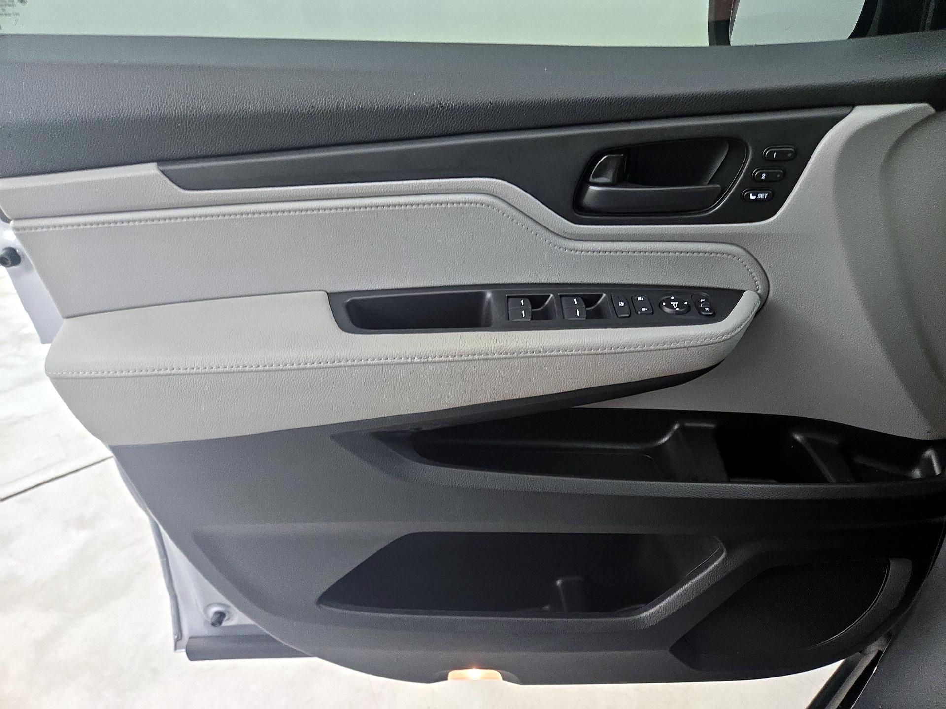 Thumbnail: 2018 Honda Odyssey - 12