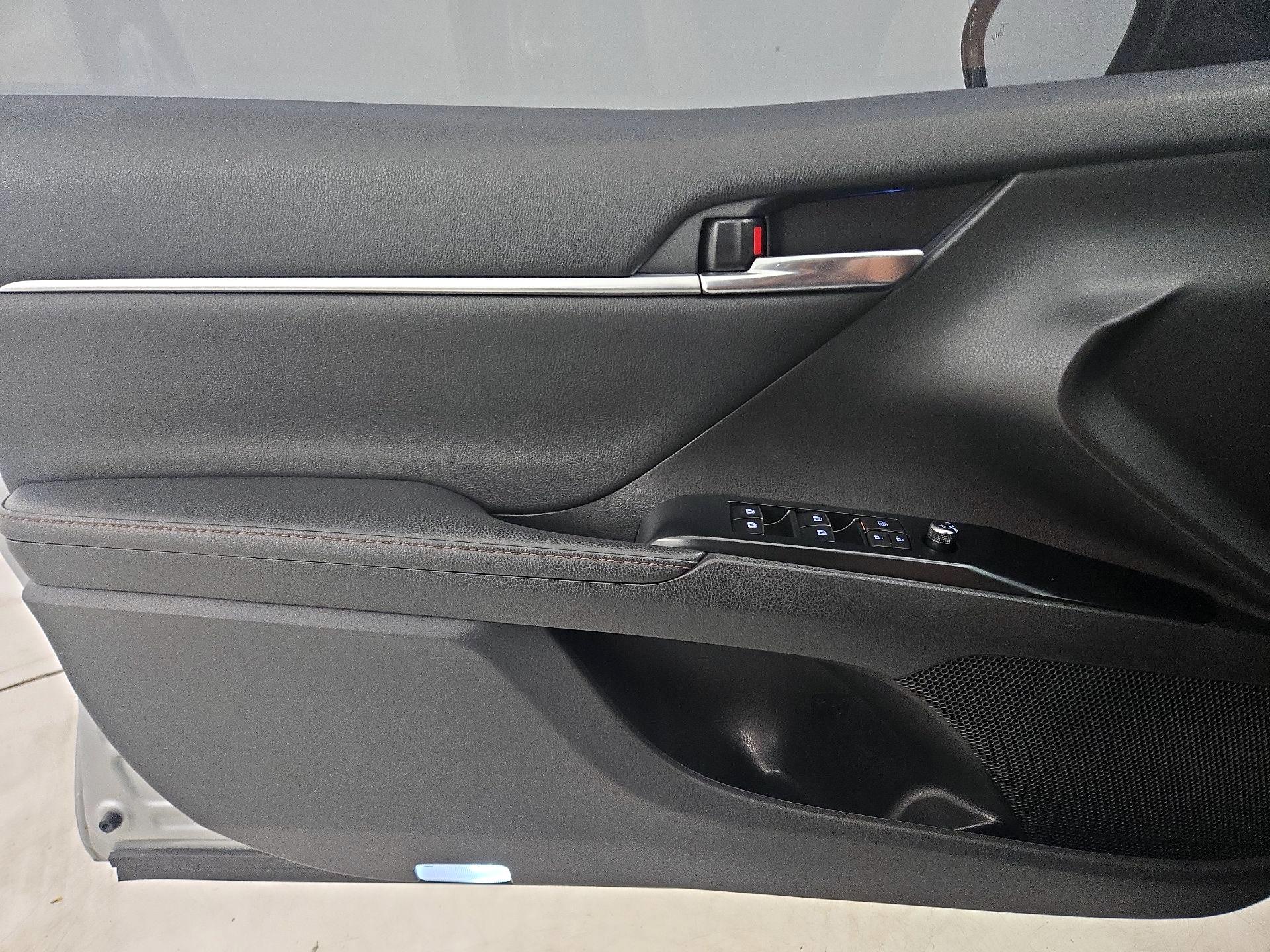 Thumbnail: 2020 Toyota Camry - 12
