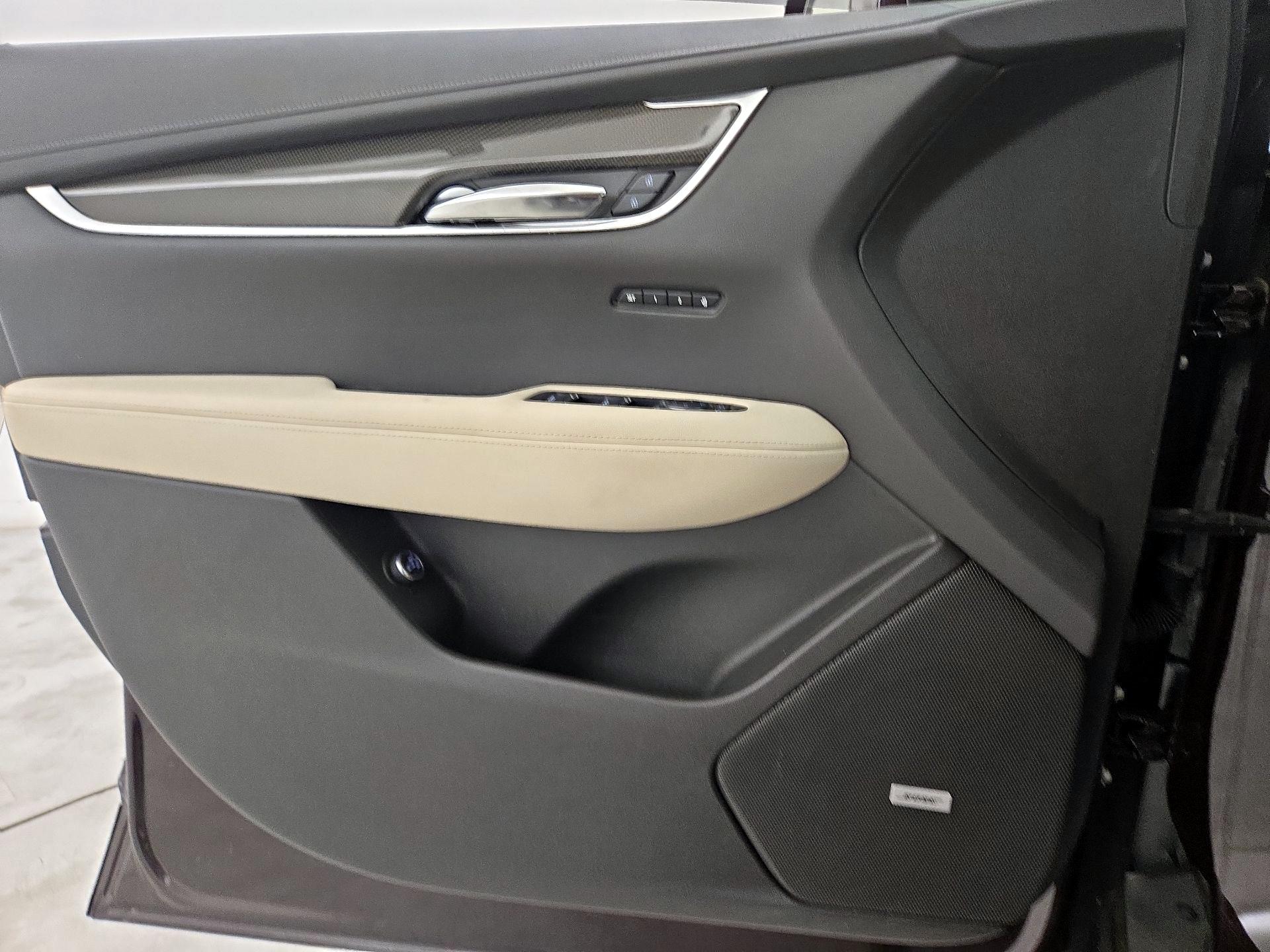 Thumbnail: 2020 Cadillac XT6 - 12