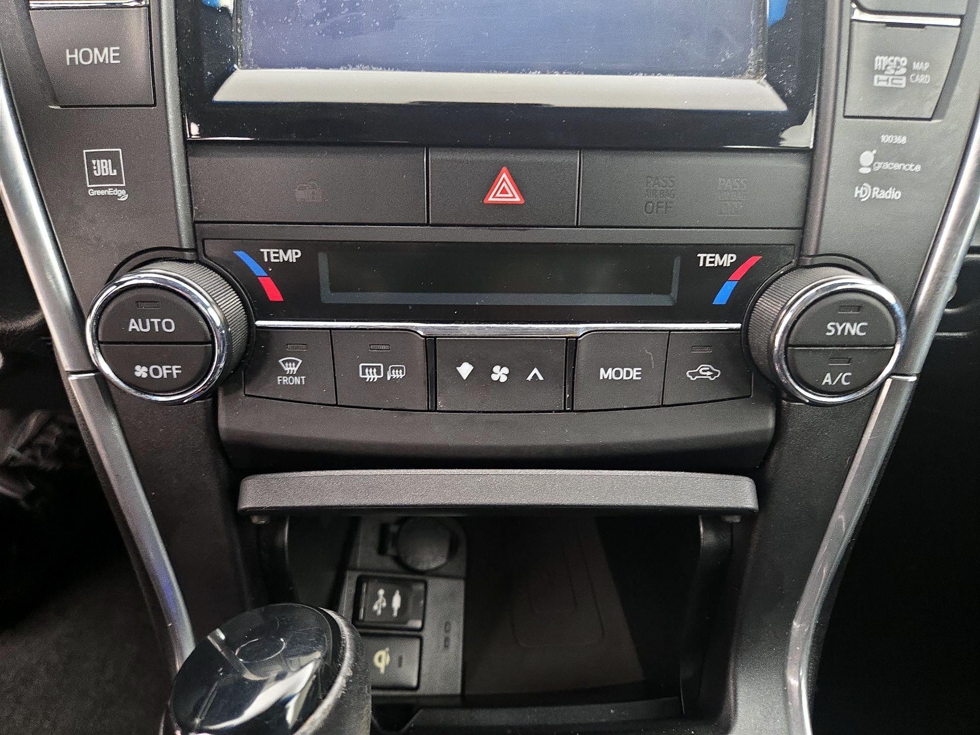 Thumbnail: 2015 Toyota Camry - 16