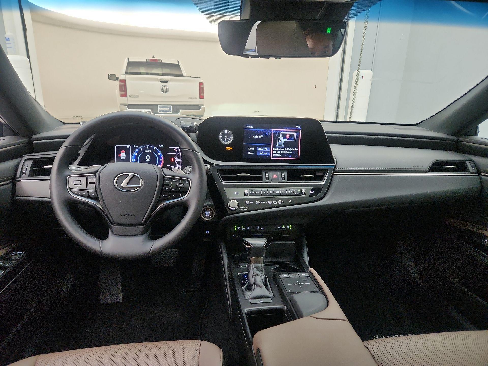 Thumbnail: 2022 Lexus ES - 9