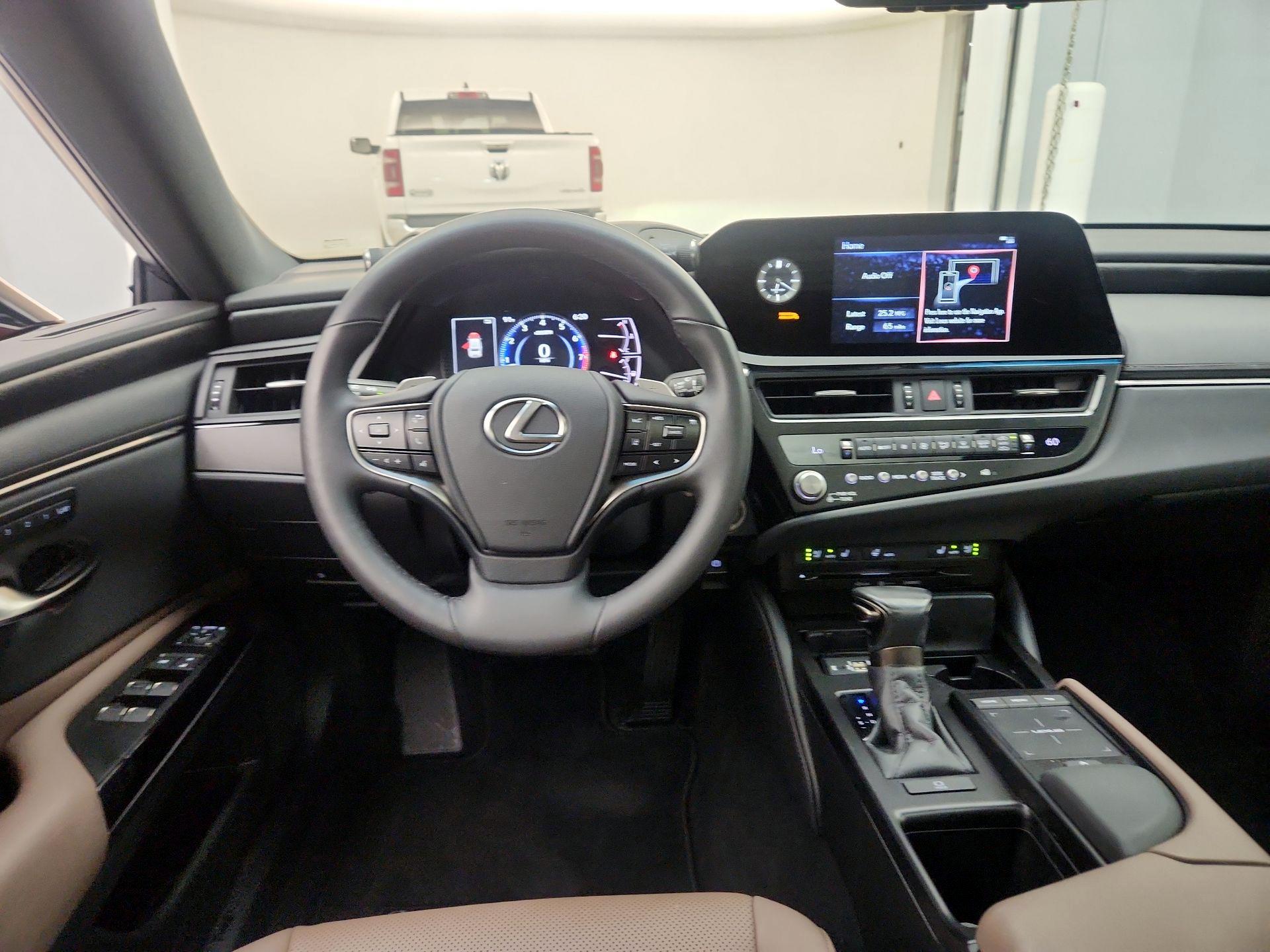 Thumbnail: 2022 Lexus ES - 10