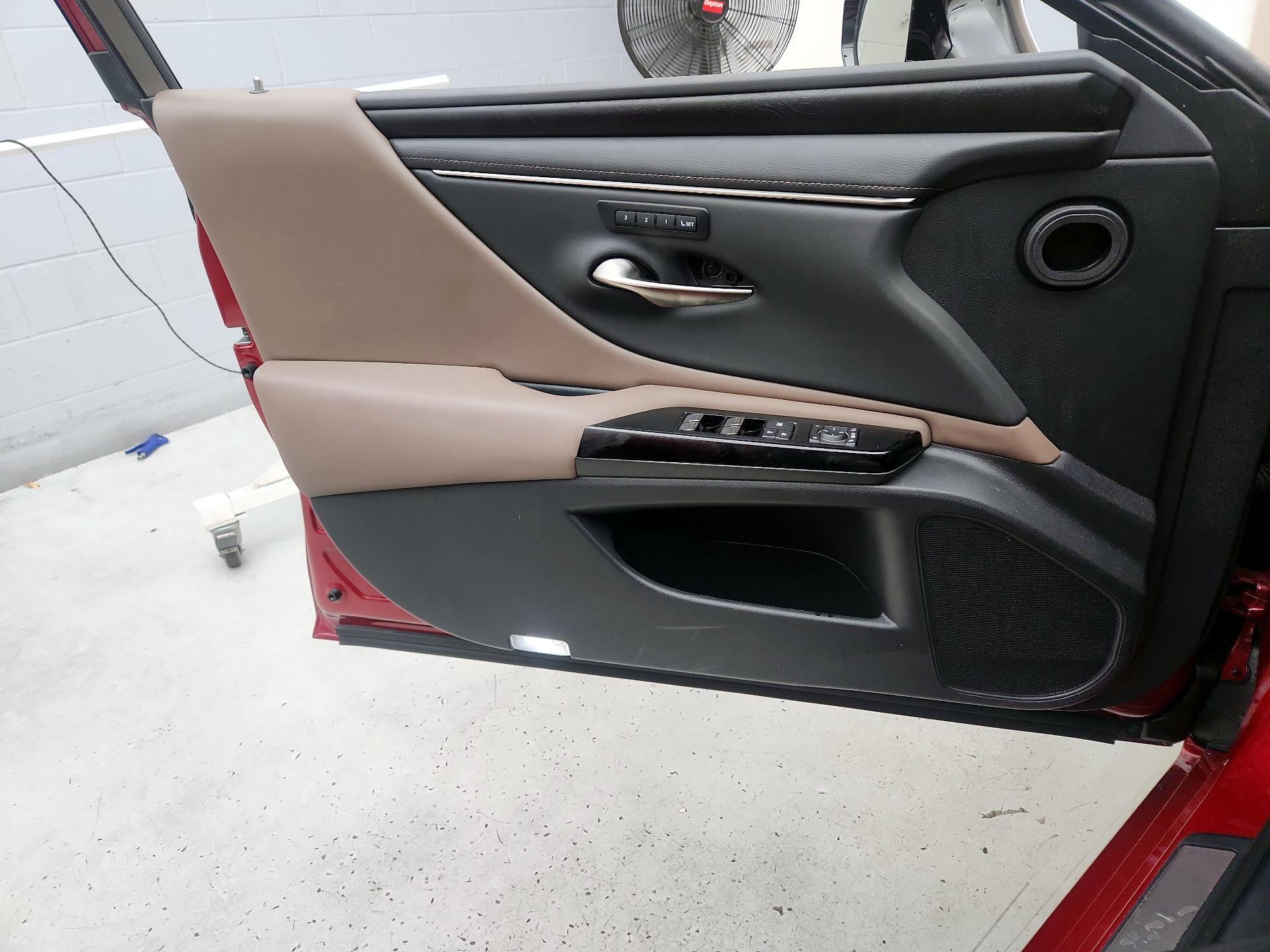 Thumbnail: 2022 Lexus ES - 12