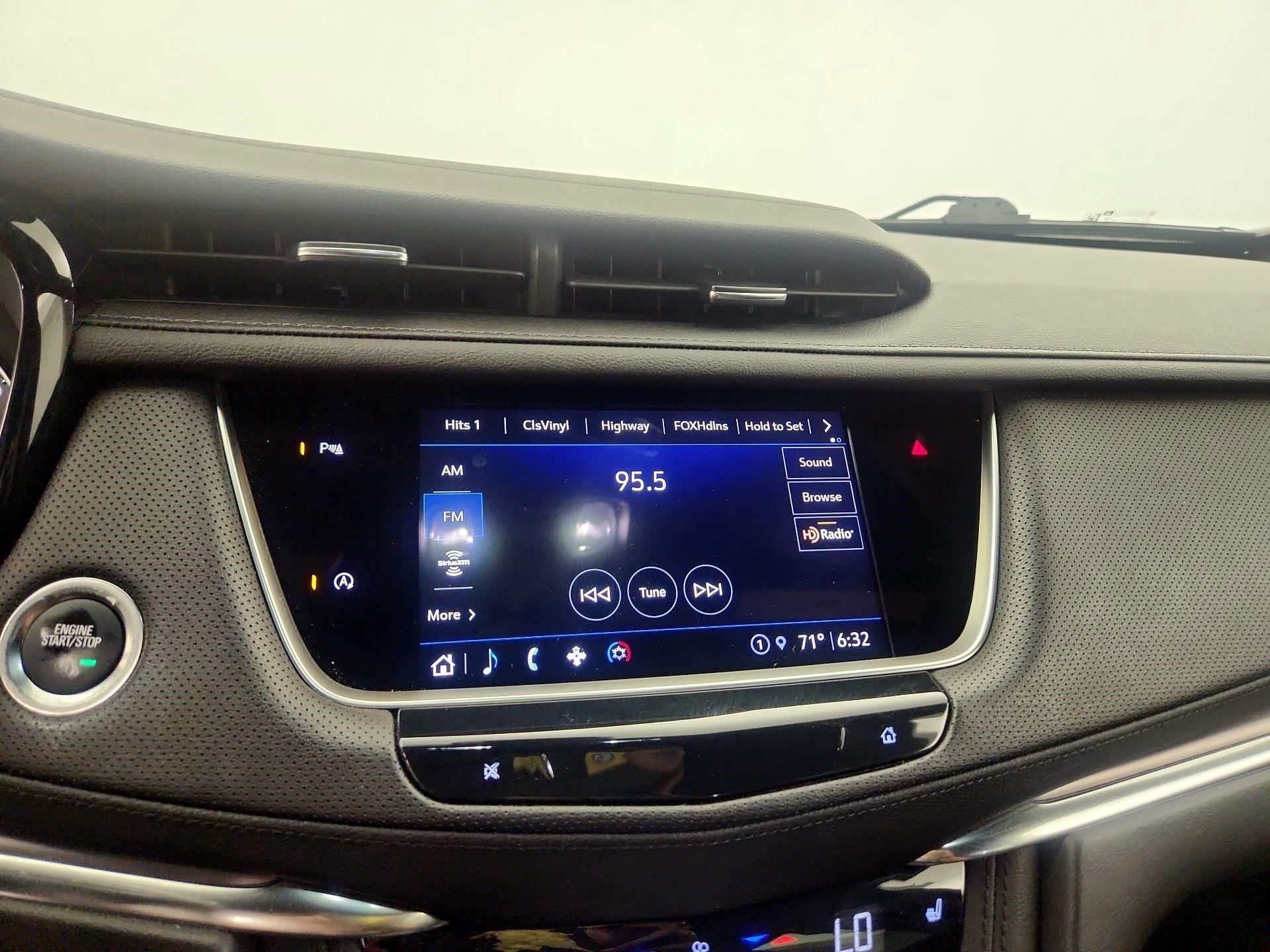 Thumbnail: 2022 Cadillac XT5 - 15
