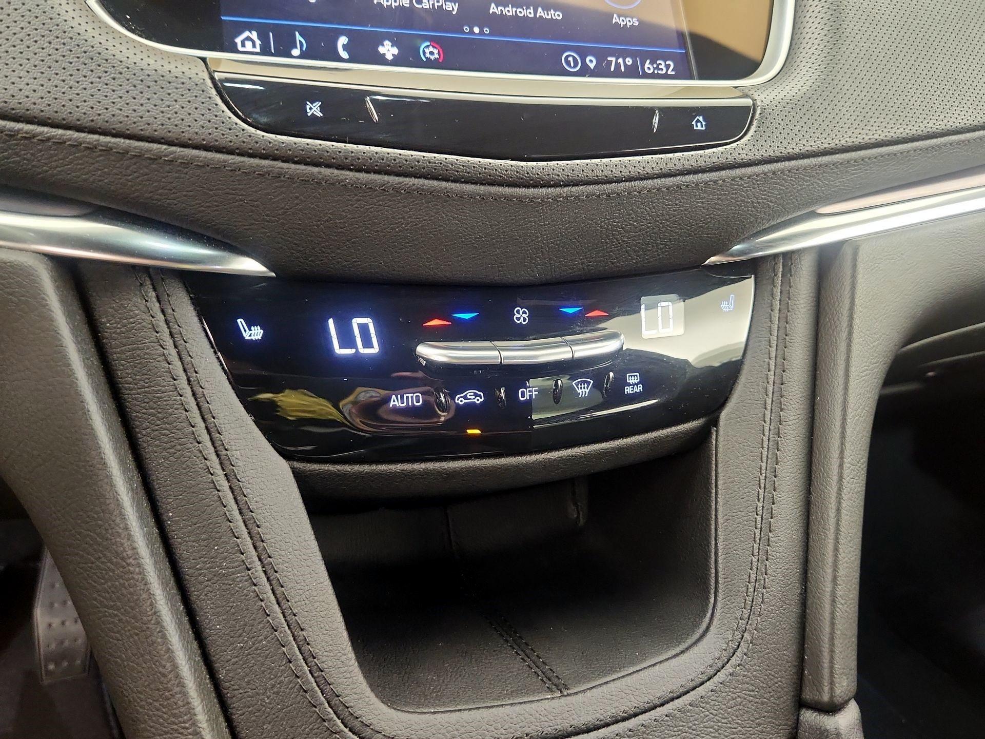 Thumbnail: 2022 Cadillac XT5 - 16
