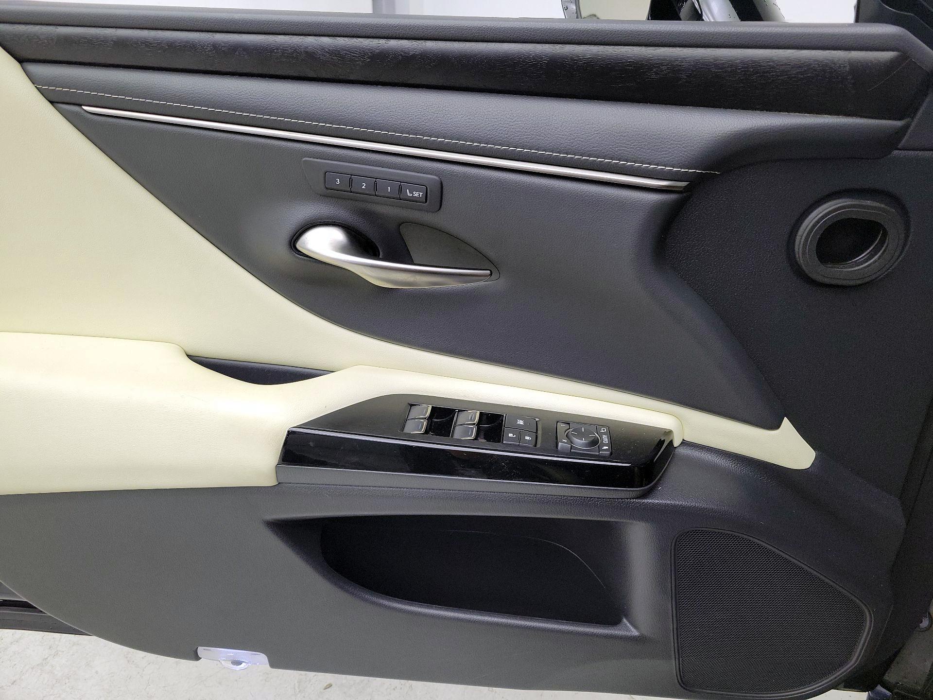 Thumbnail: 2022 Lexus ES - 12
