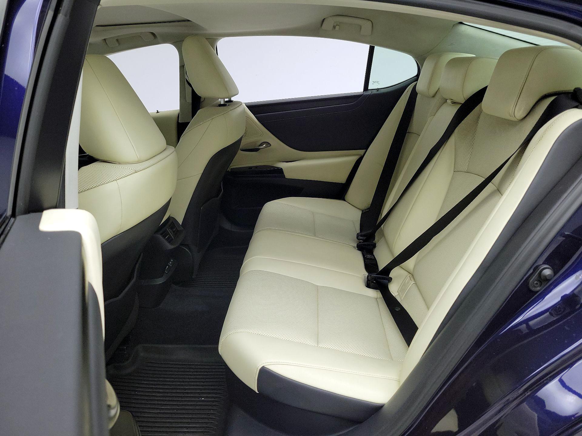 Thumbnail: 2022 Lexus ES - 20