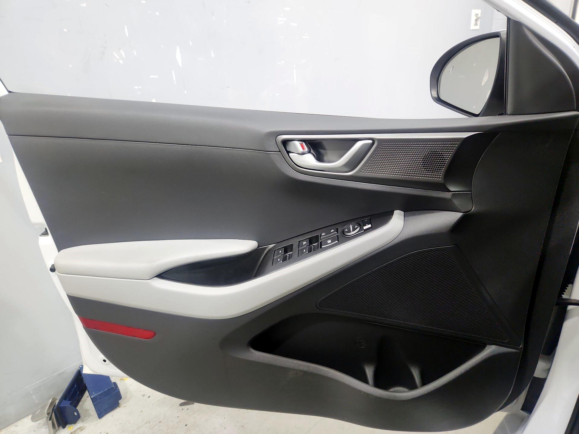Thumbnail: 2022 Hyundai Ioniq - 12