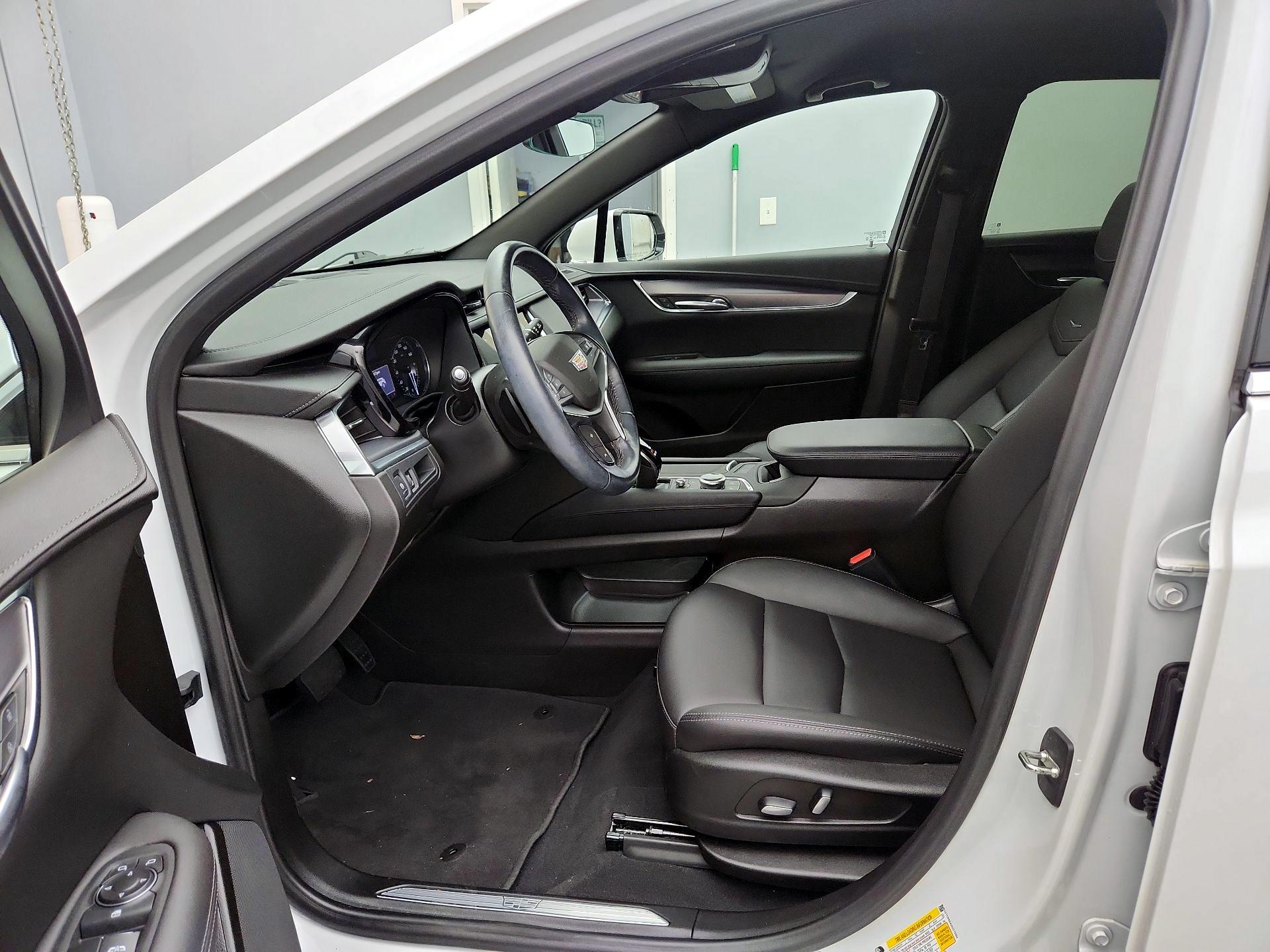 Thumbnail: 2022 Cadillac XT5 - 11
