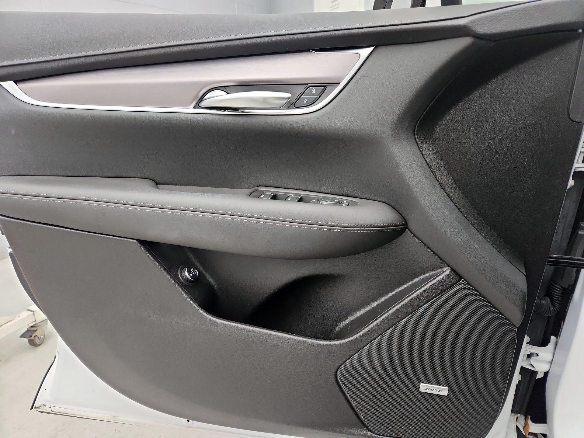 Thumbnail: 2022 Cadillac XT5 - 12