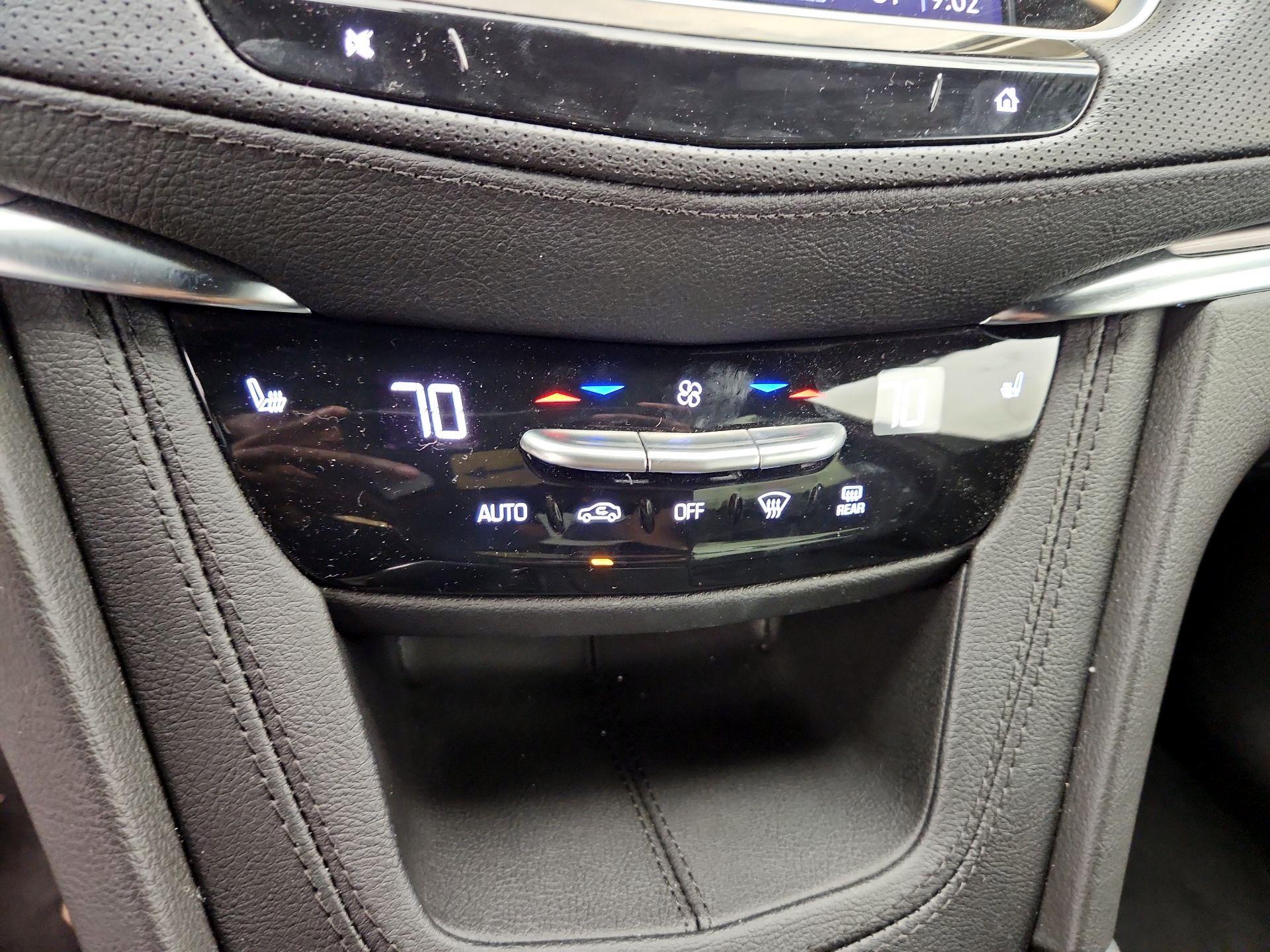 Thumbnail: 2022 Cadillac XT5 - 16