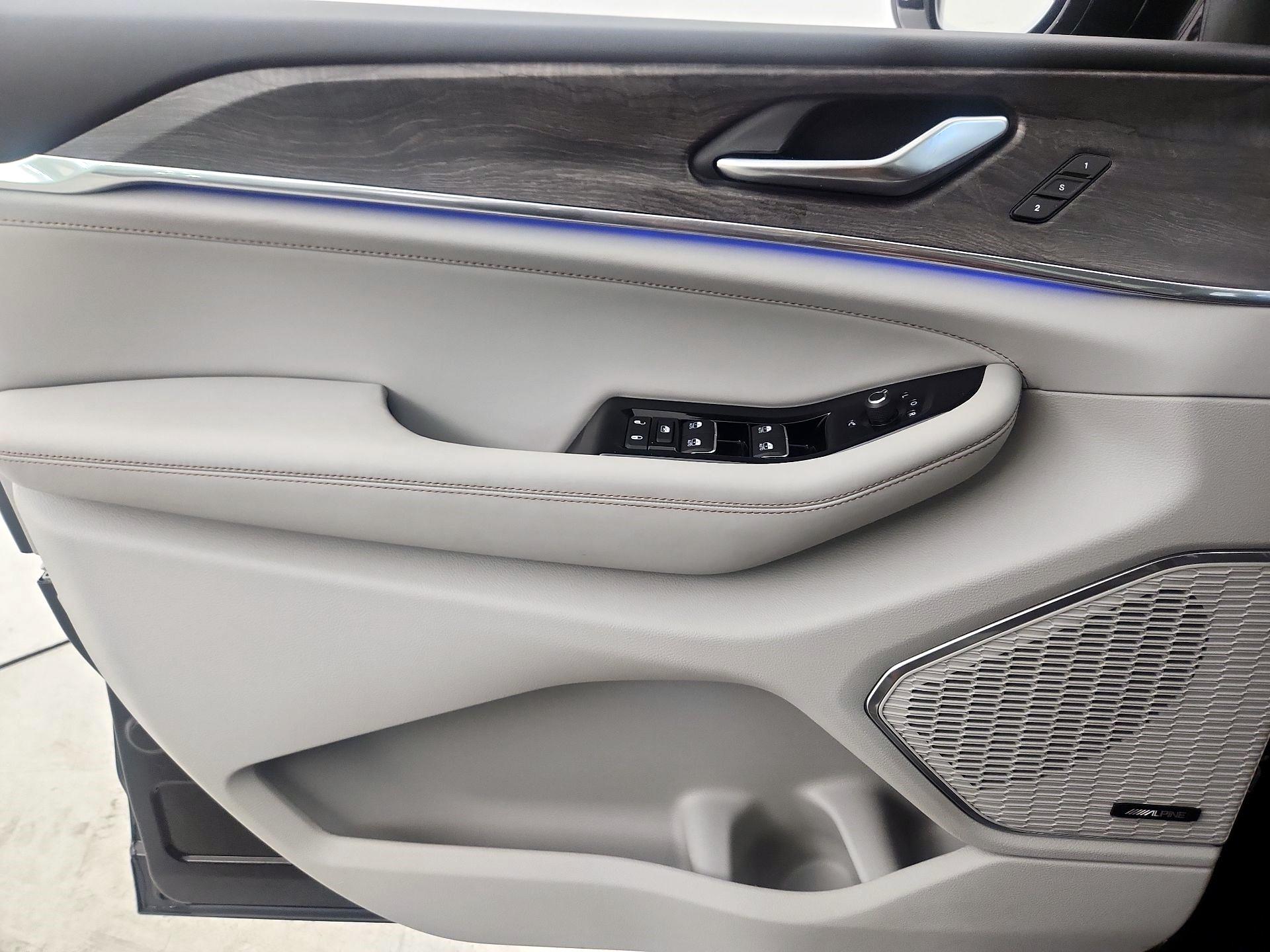 Thumbnail: 2023 Jeep Grand Cherokee - 12