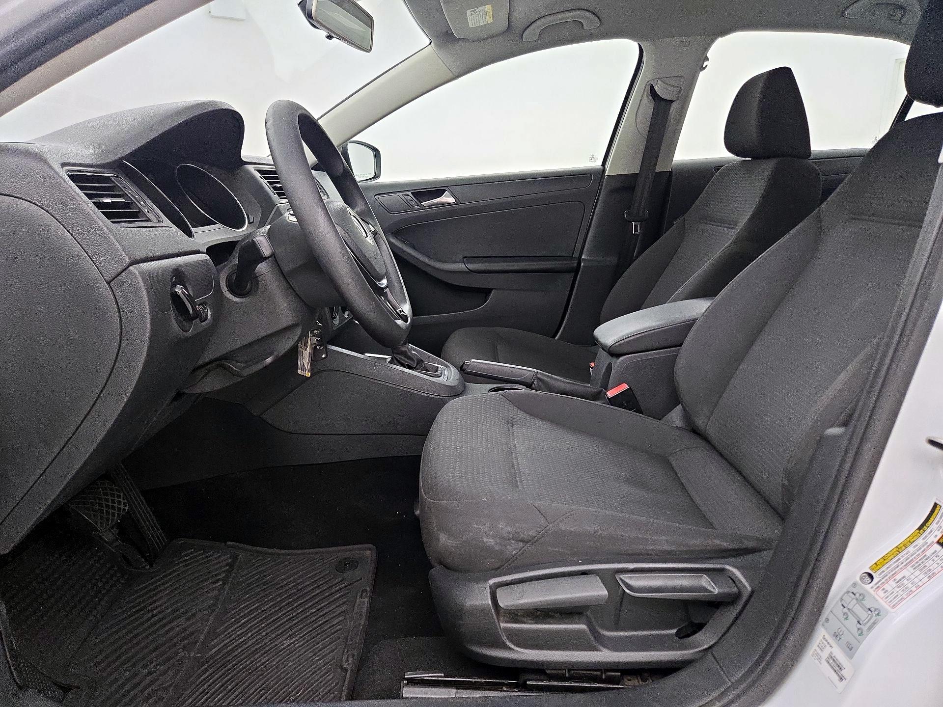 Thumbnail: 2016 Volkswagen Jetta - 9