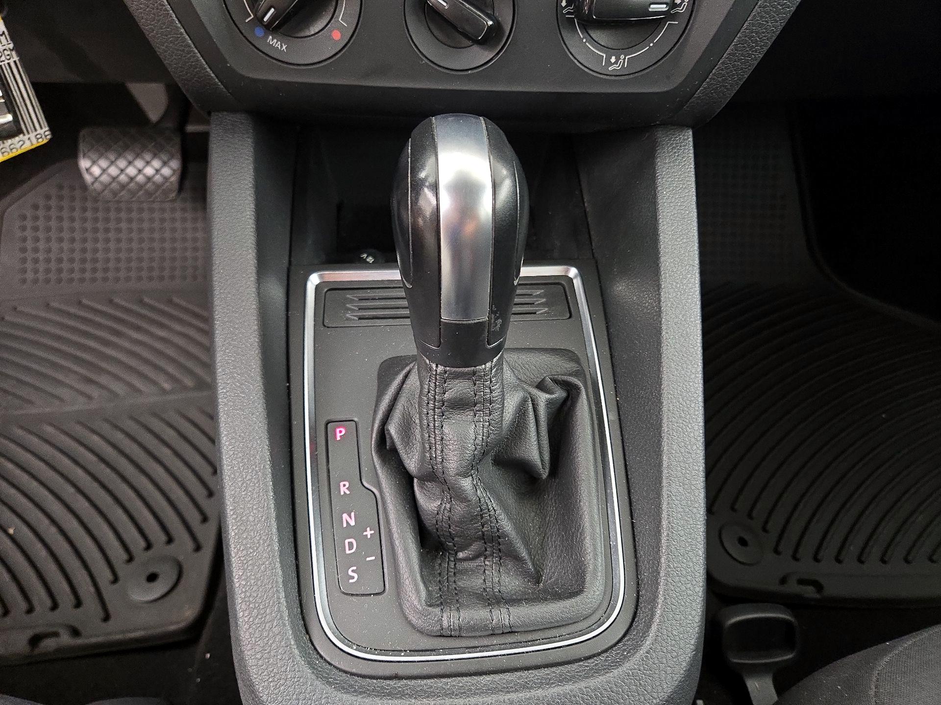 Thumbnail: 2016 Volkswagen Jetta - 14